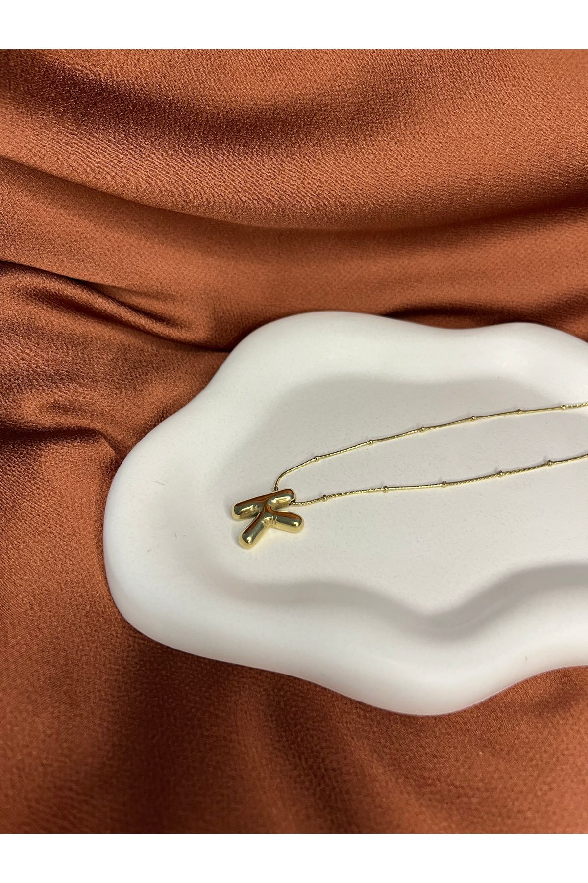 Fam&Co Jewelry Altın Renk Balon Harf Kolye – K Harfi, Şık ve Minimal Tasarım