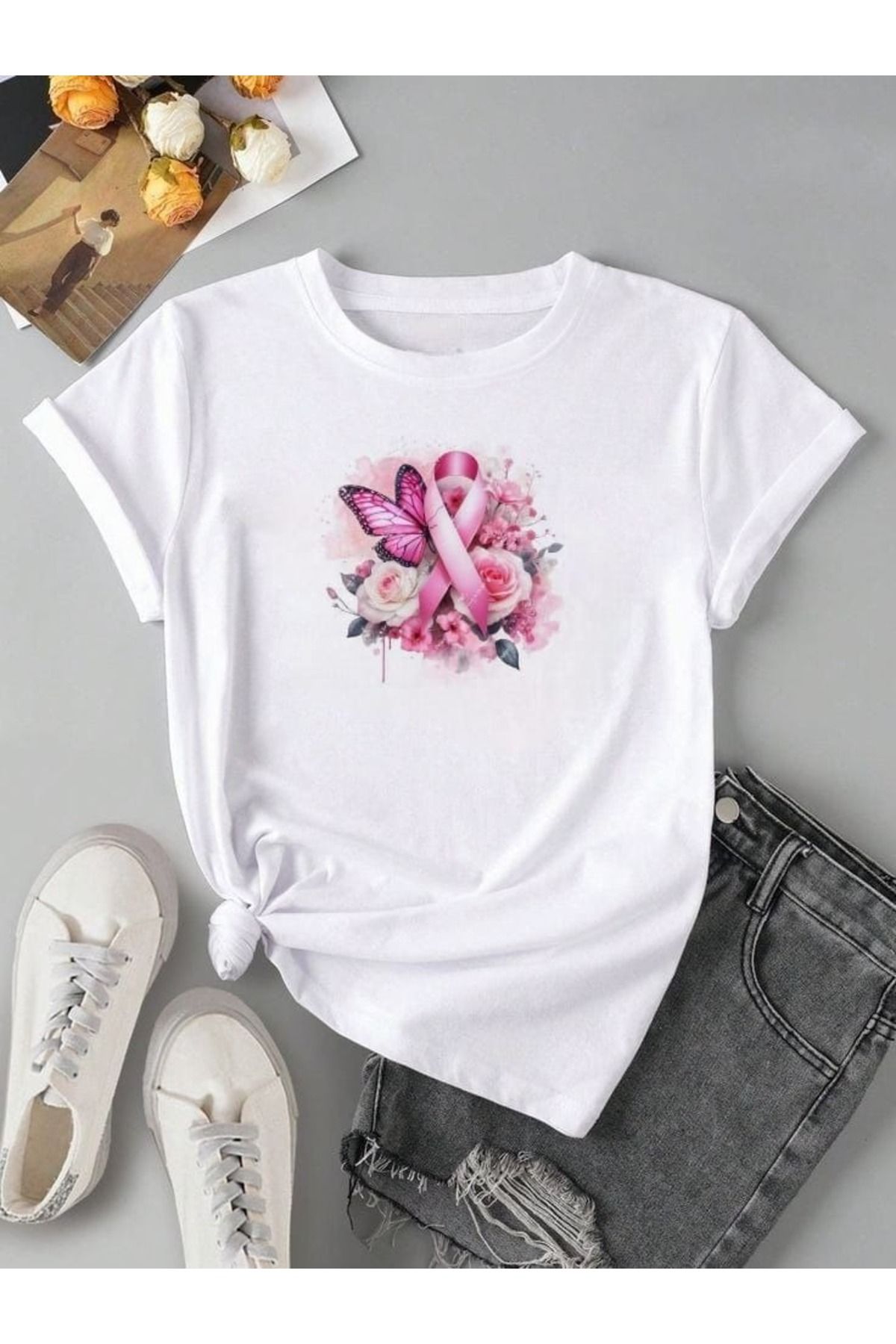 aynewmoda Gül ve kelebek desenli kısa kollu yuvarlak yakalı tişört