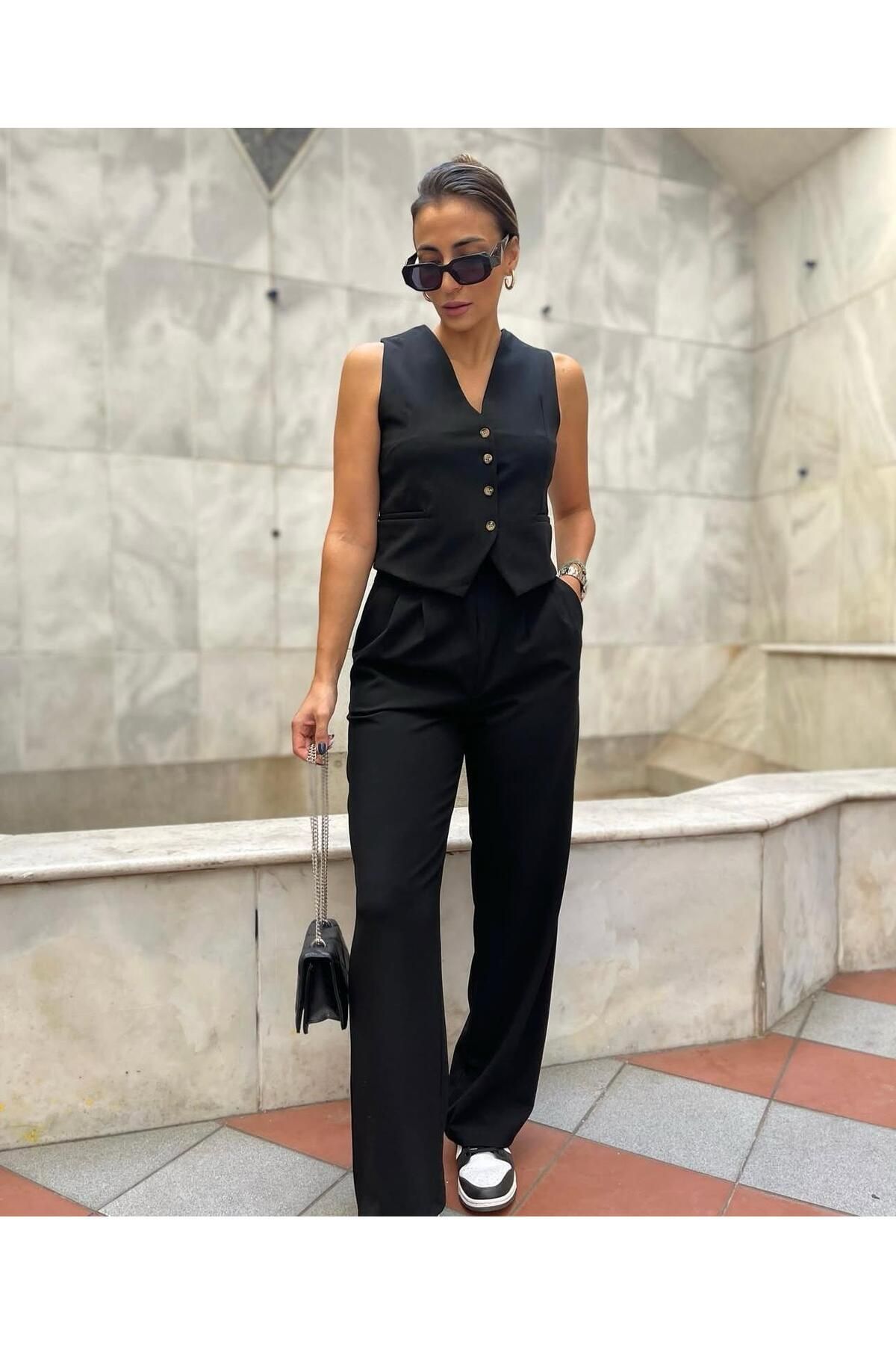 STYLE NİŞANTAŞI Önü Düğme Kapamalı Yelek Yüksek Bel Pens Detaylı Bol Paça Pantolon Kadın Siyah Takım