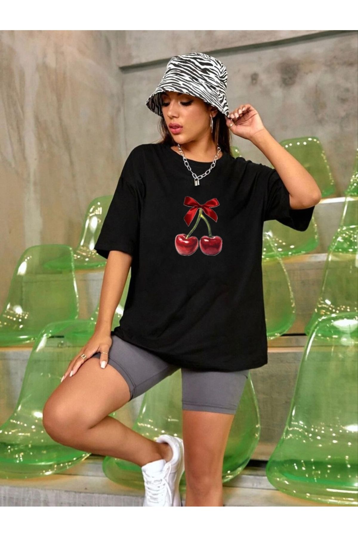 EQİ Kiraz baskılı siyah T-shirt