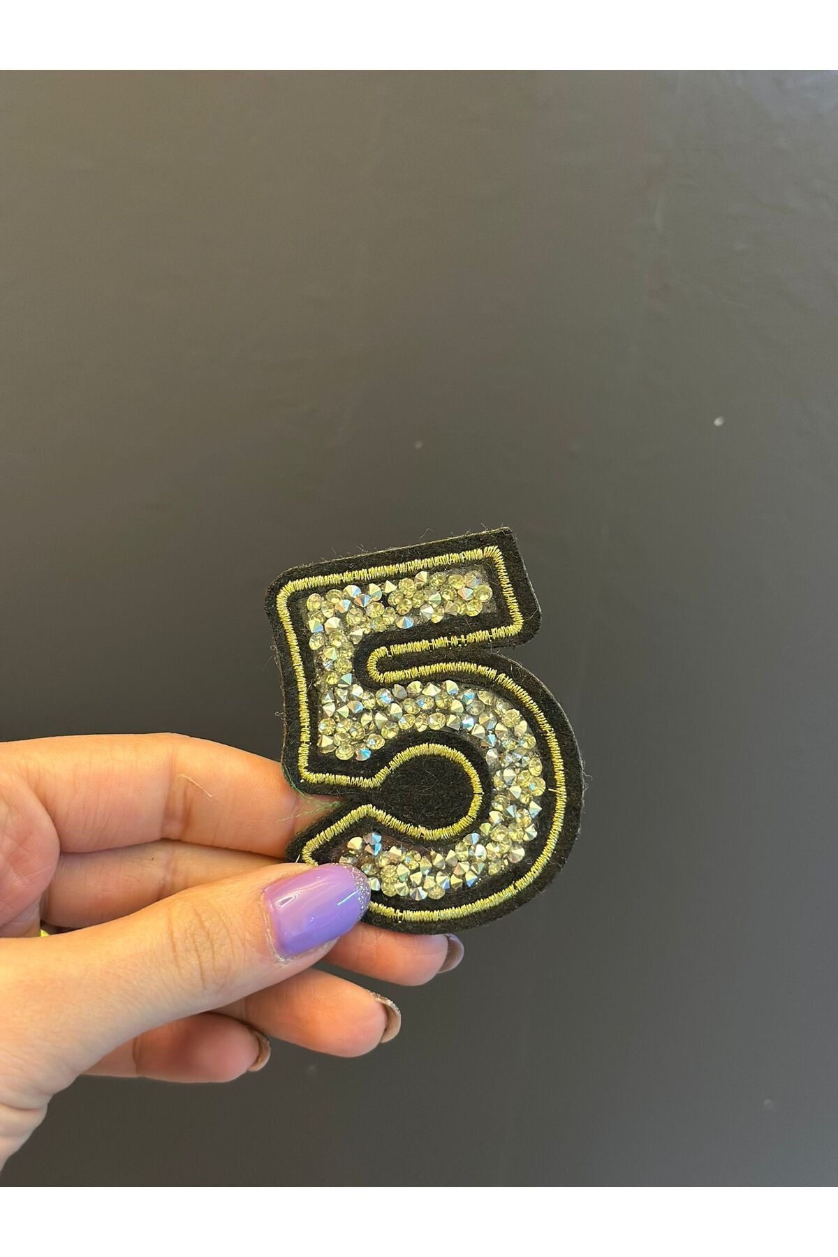Gönülden Tasarım ÜTÜ İLE YAPIŞAN TAŞ İŞLEME 5 RAKAMI ARMA DİKİŞ APLİKE 6X5 CM