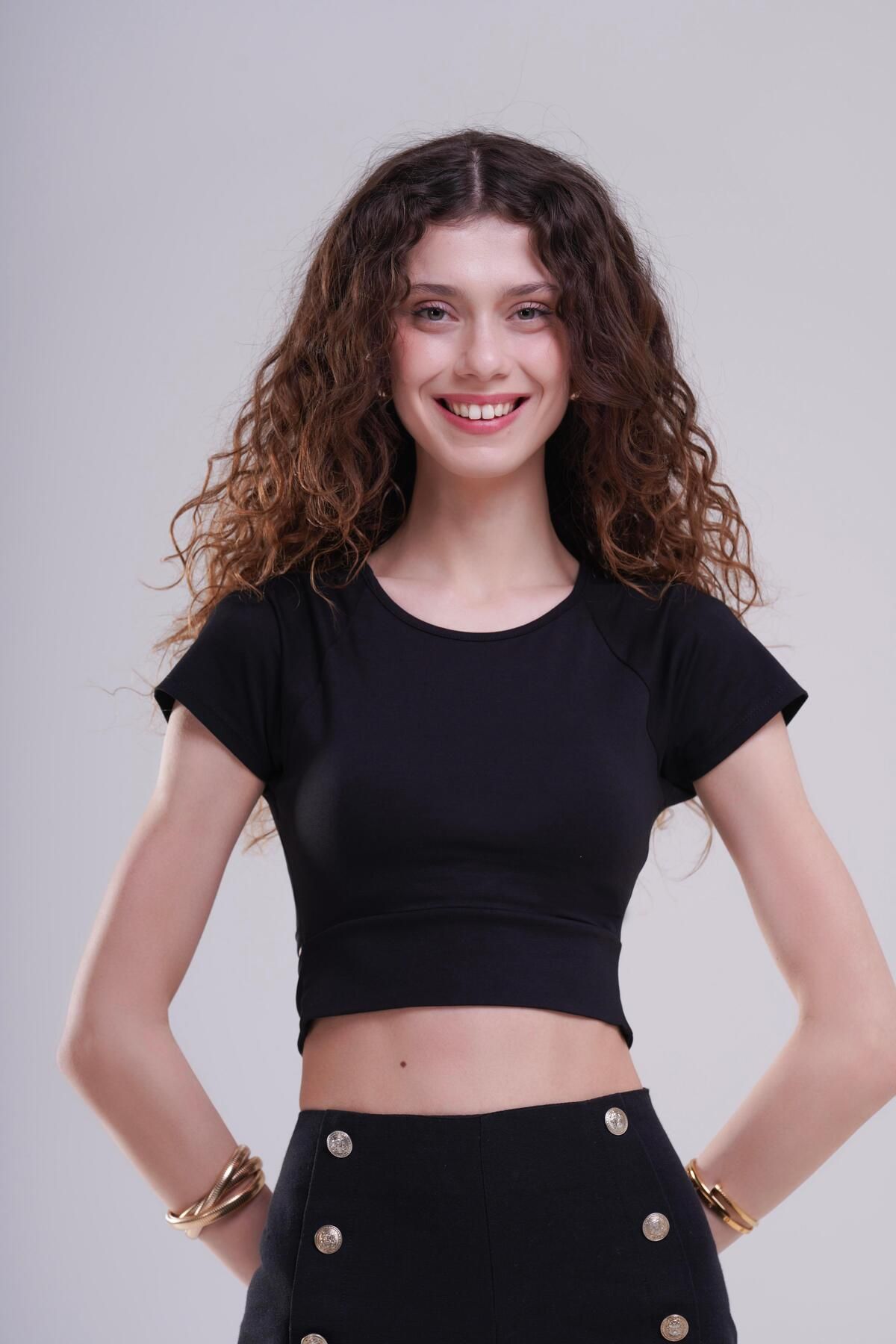 AFLOOW Kadın Siyah Bağlamalı Crop Bluz – Modern ve Cesur Yaz Stili