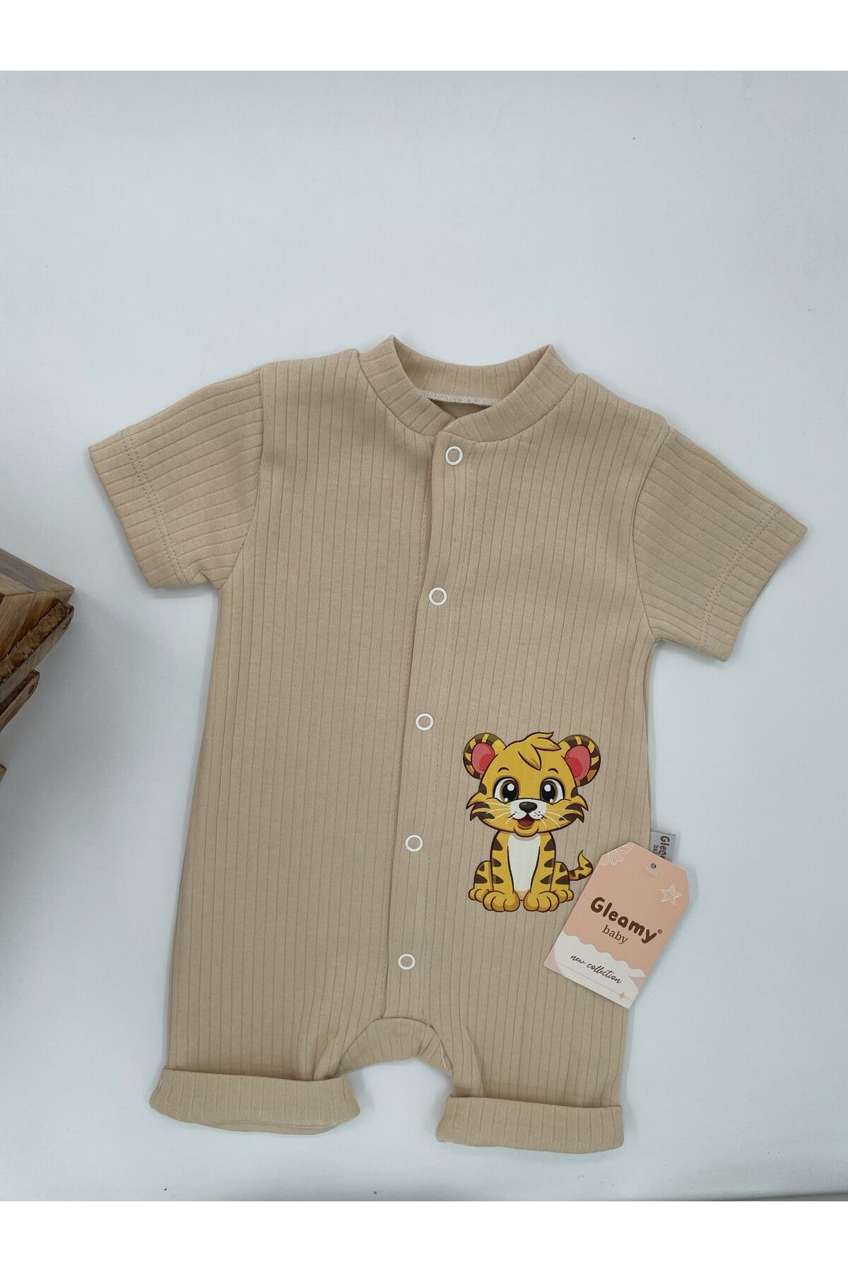 Gleamy KIDS SEVİMLİ ASLAN DESEN ÇITÇITLI KISA KOLLU ŞORT TULUM(ZIBIN)%100 PAMUK