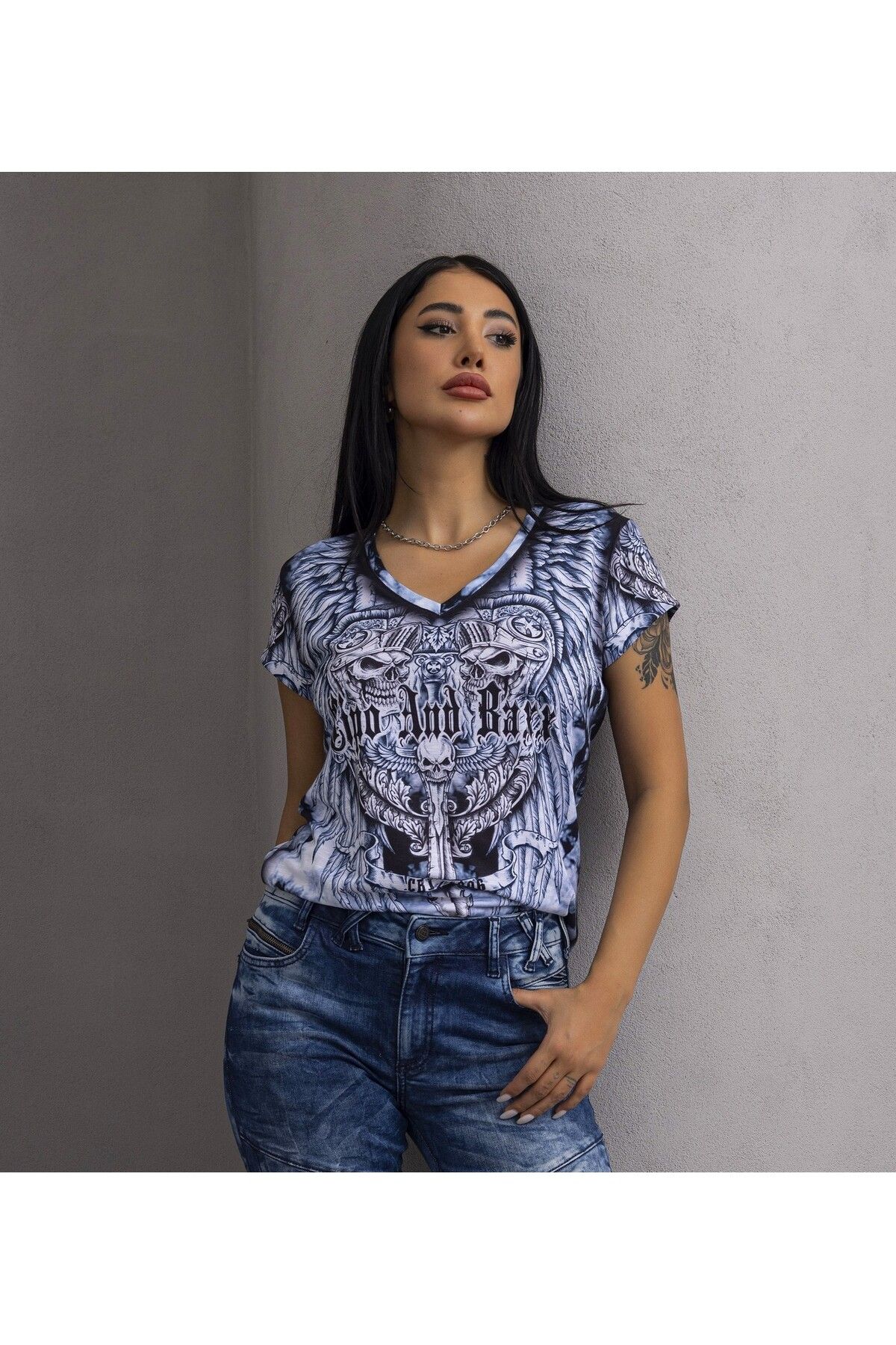 Cipo & Baxx WT384 – Women’s Bold Pattern Street Chic Tee