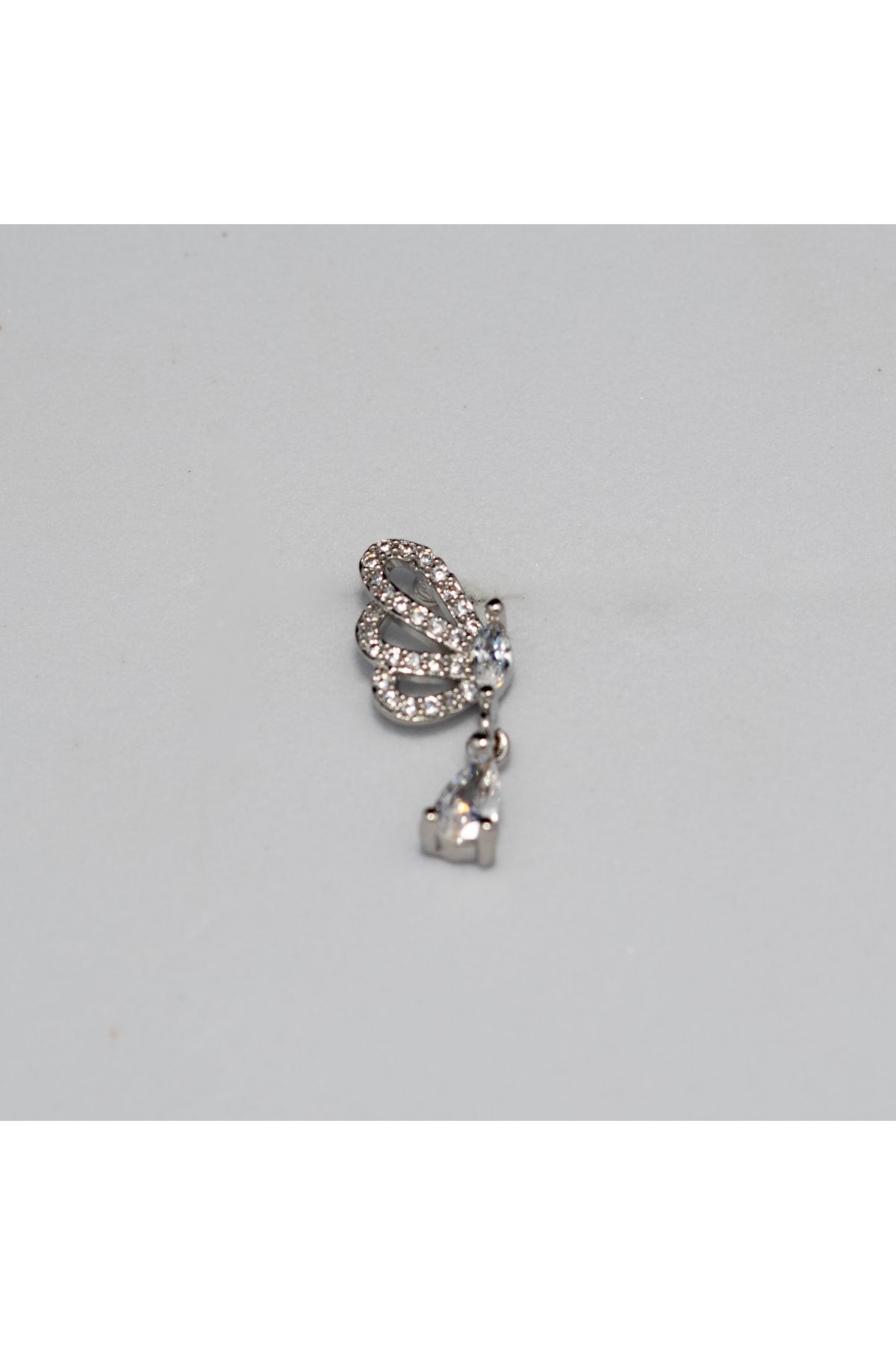 Piercing by Sever ŞEFFAF TAŞ SALLANTILI KELEBEK ÇELİK PIERCING… GÜMÜŞ/SILVER RENKLİ (TARGUS HELIX CONCH FLAT)