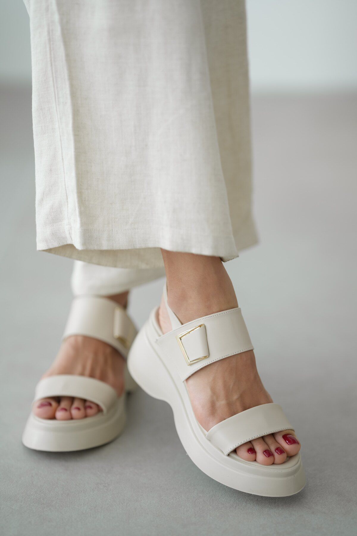 selinshoes Elix Ön Tek Bant Bilek Lastikli Kadın Sandalet- EKRU