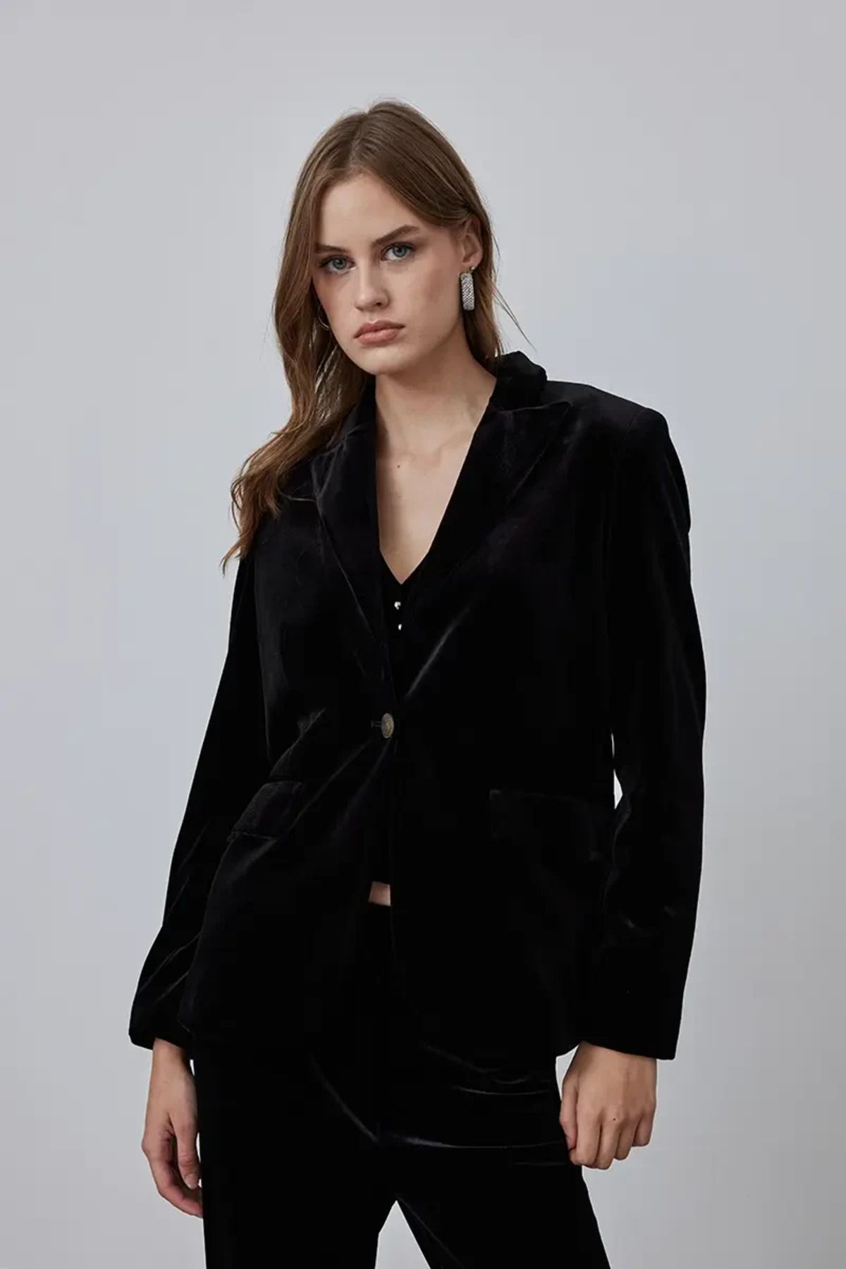 Gusto-Classic Single Button Velvet Jacket - Black 2