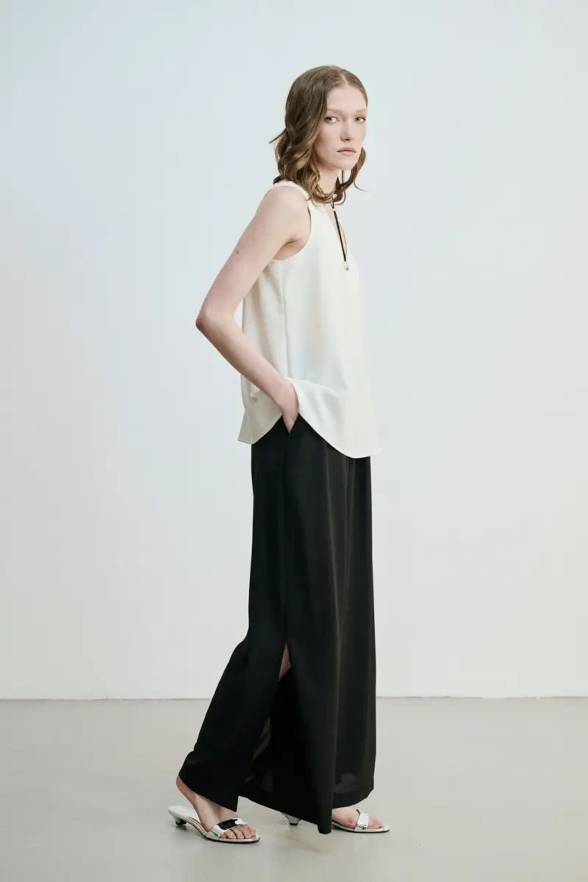 Gusto-Back t String Tank Top Blouse - Ecru 4
