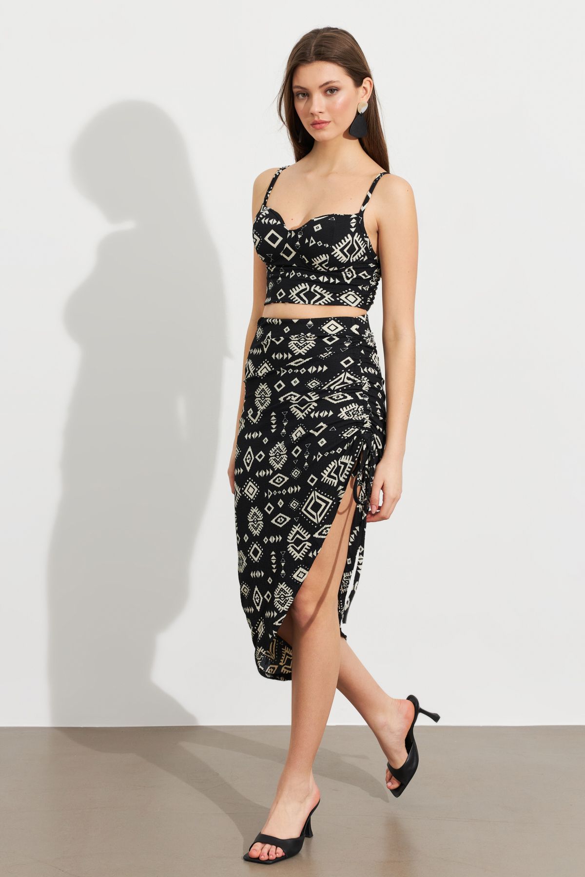 Cool & Sexy Kadın Ekru-Siyah Desenli Crop Etek Takım LİT108