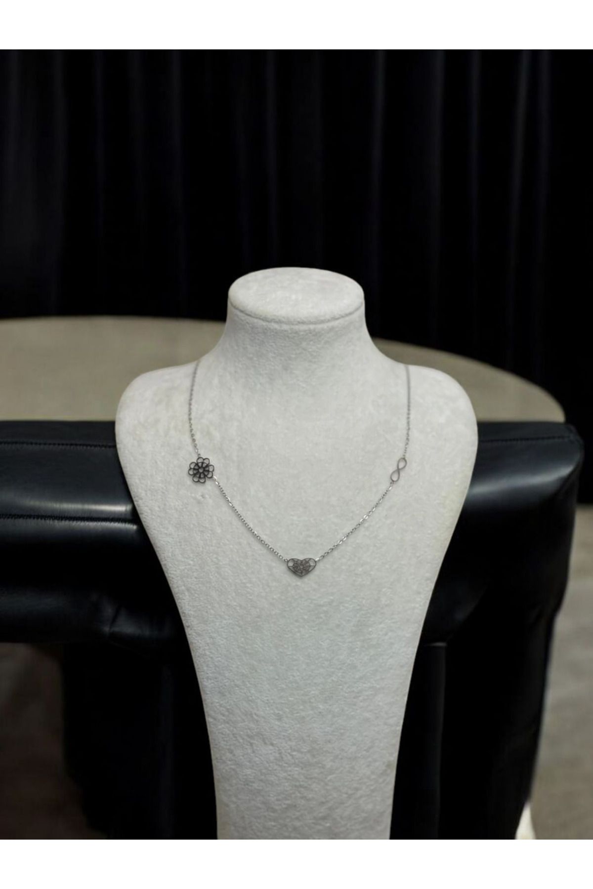XUPING JEWELRY Yoncalı, kalpli ve sonsuzluk kolyesi