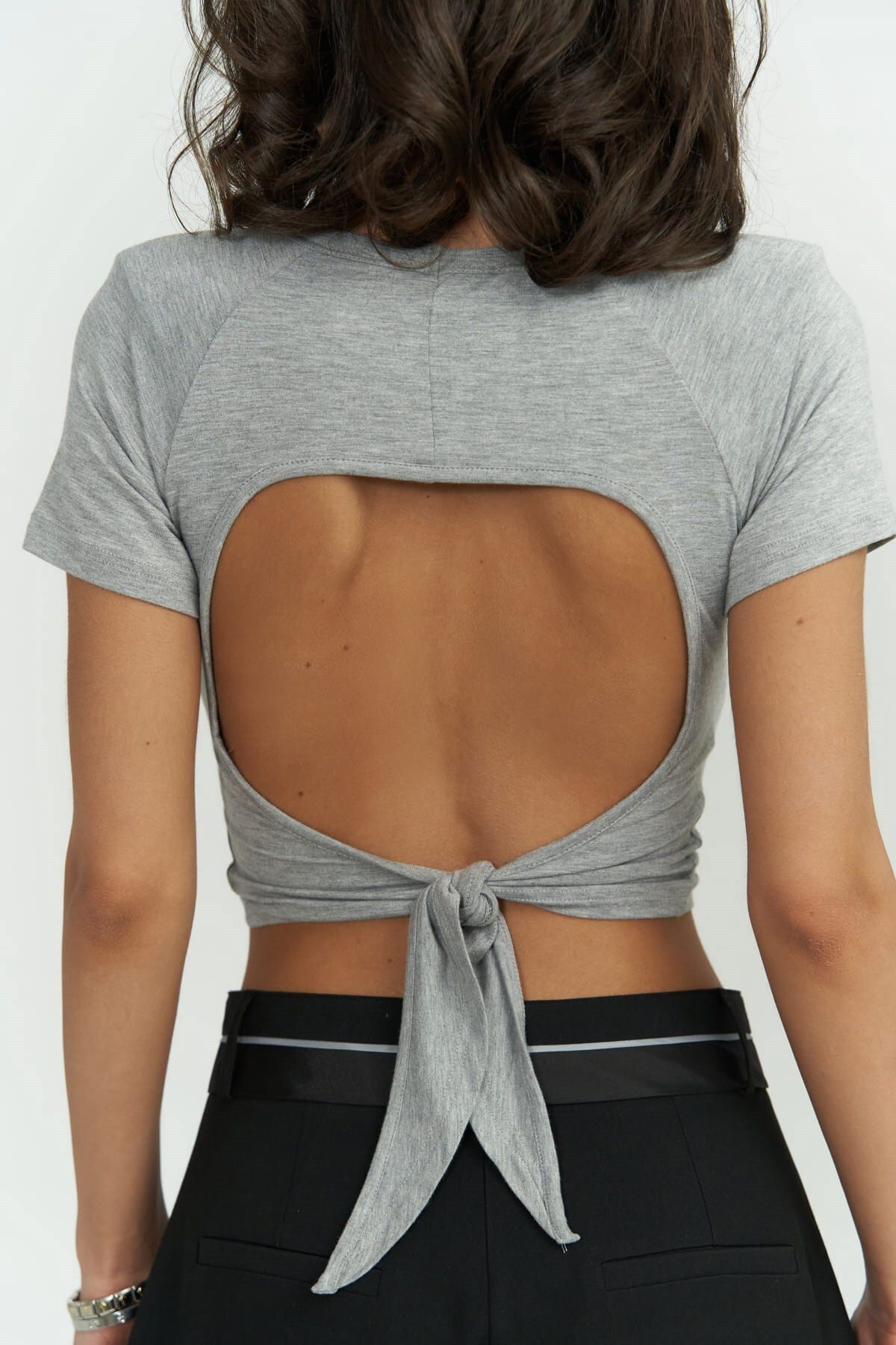 MAİ COLLECTİON-Sivá Crop blúzka s výplňou Perla 6