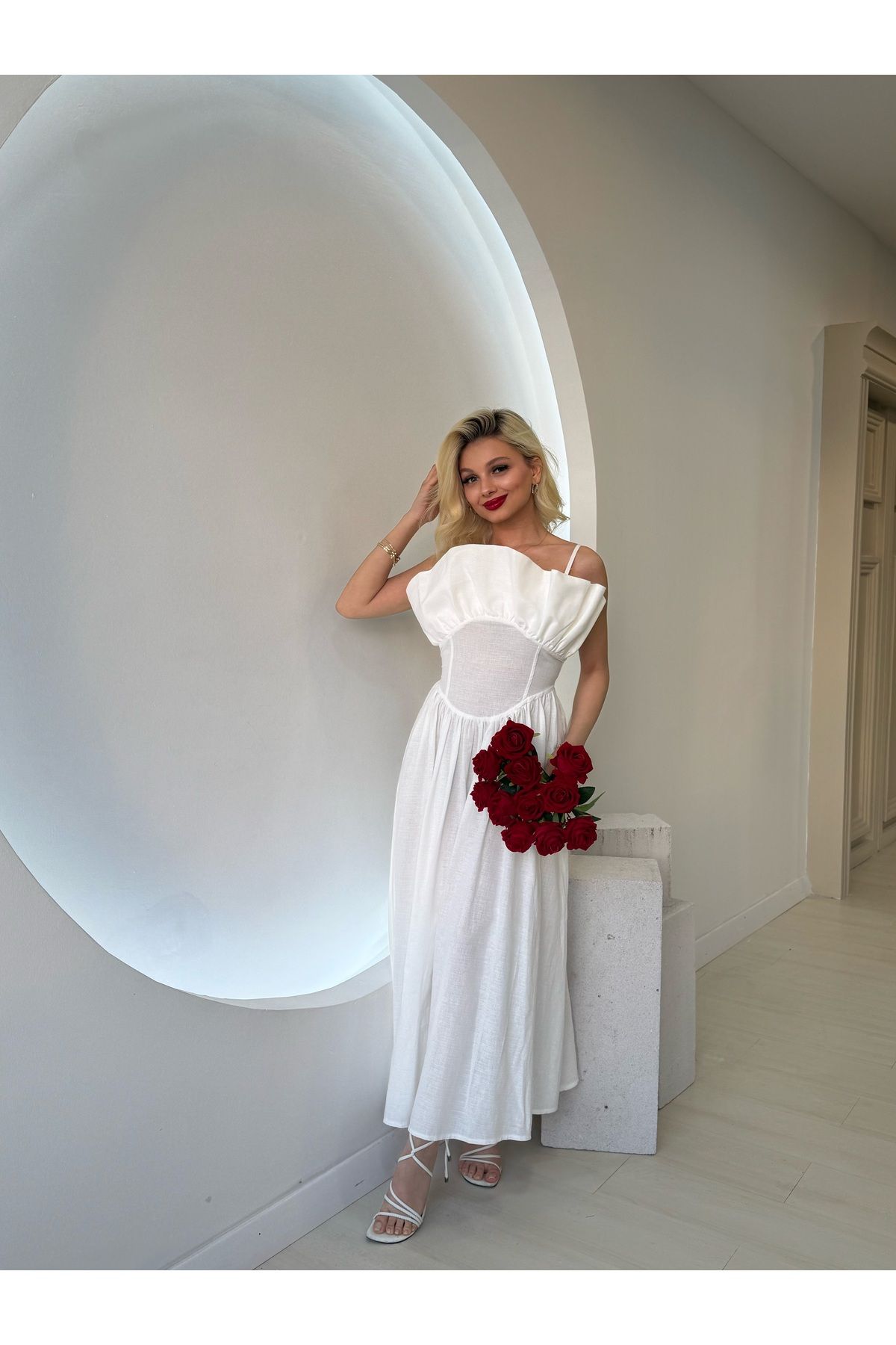FEHUBLOOM Beyaz Kıvrımlı Büstiyer Yaka Midi Elbise