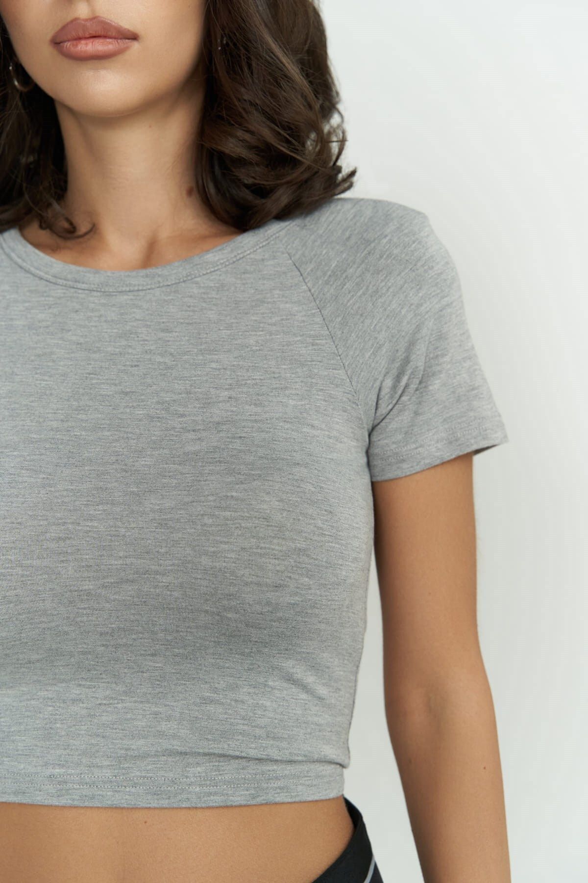 MAİ COLLECTİON-Sivá Crop blúzka s výplňou Perla 5