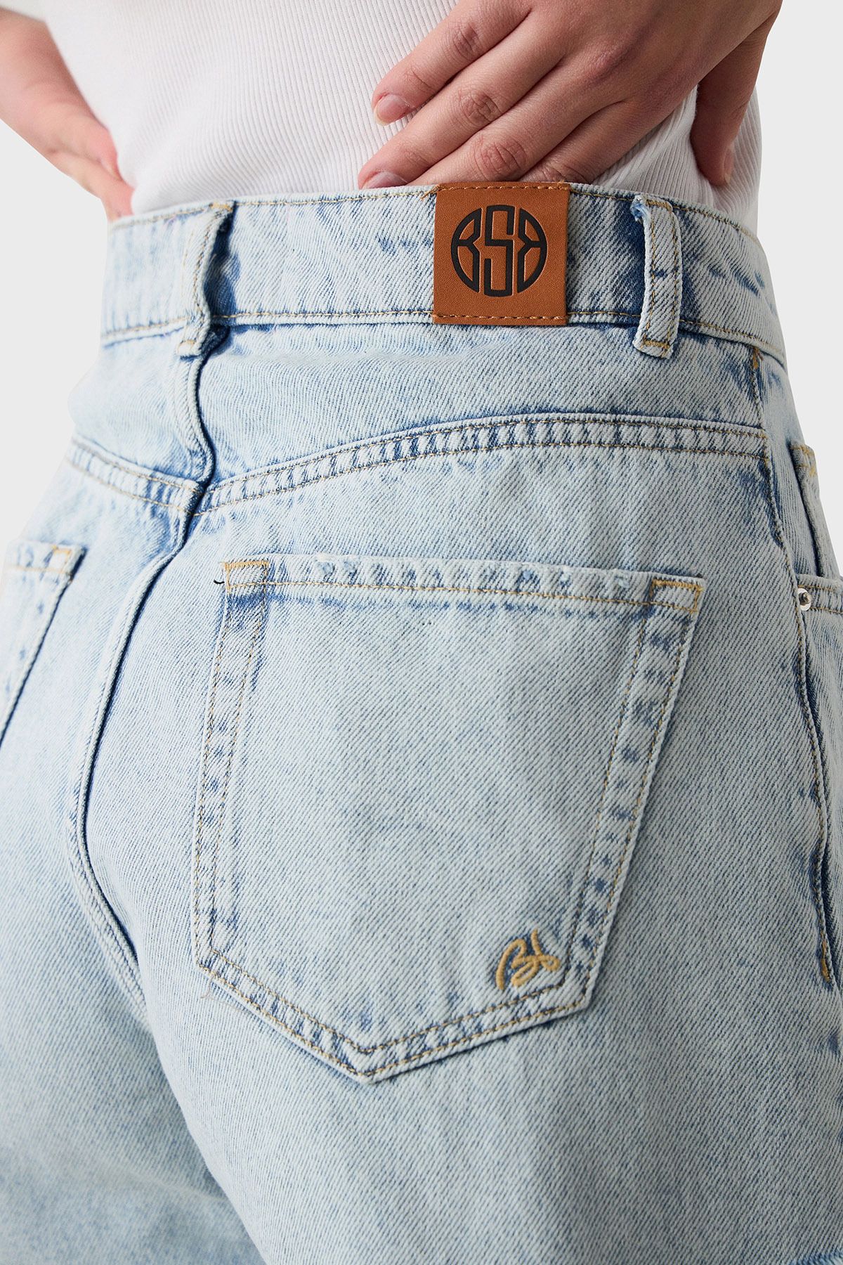 % 100 Pamuk Yırtıklı Regular Fit Yüksek Bel Mini Kot Short SHORT 053 - 5