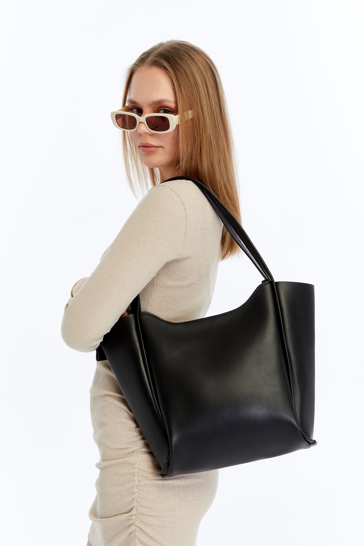 Onouqo Premium Minimalist Siyah Kadın Tote Çanta – Modern ve Yapısal Omuz Çantası