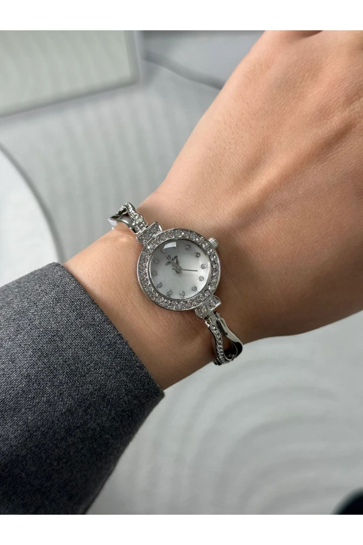 RoseandRoses Efnalsa Taşlı Çerçeve Yeni Sezon Kadın Kol Saati Gümüş (Beyaz Kadran)