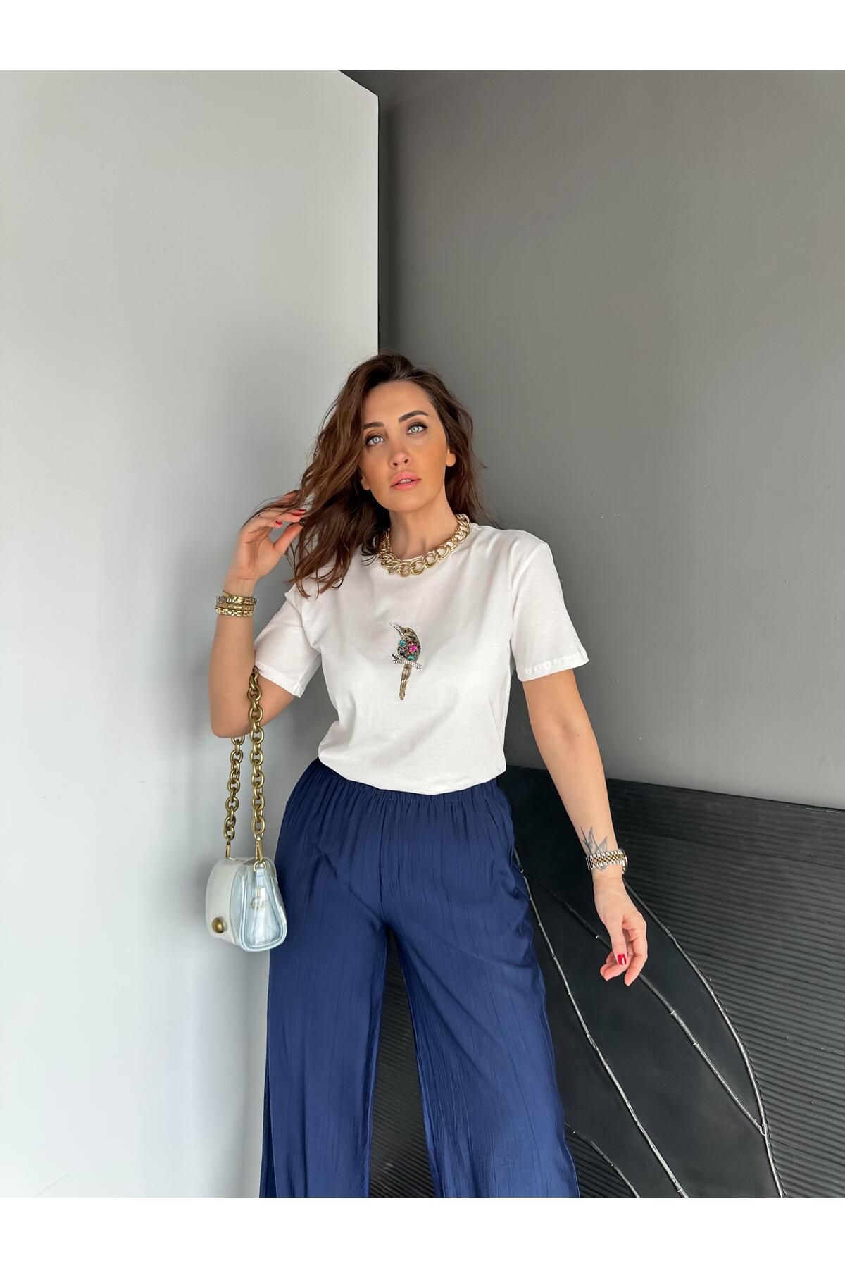 Zerrincan Giyim Beyaz Renkli Taşlı Kuş Figürlü Tshirt