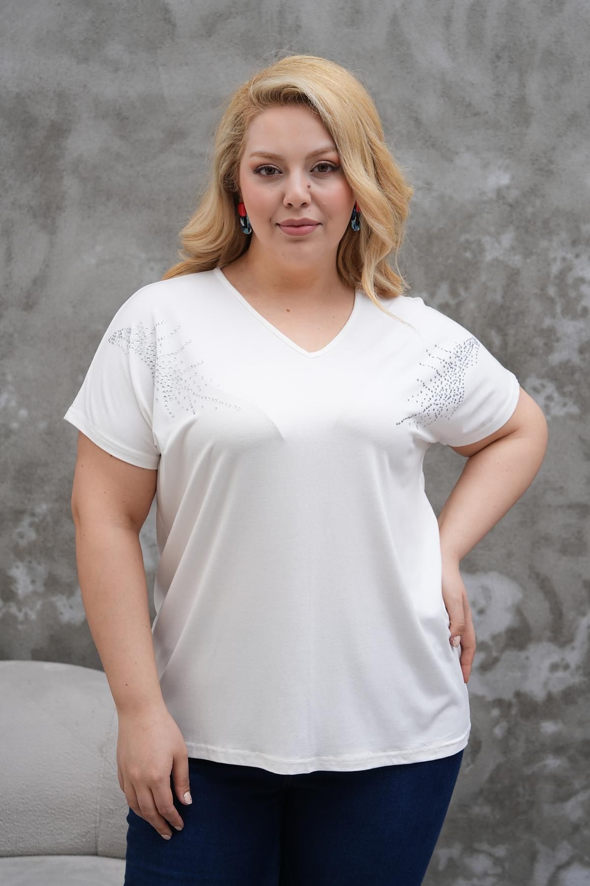 Siyezen Büyük Beden Omuzları Taş Baskılı Oversize Tshirt