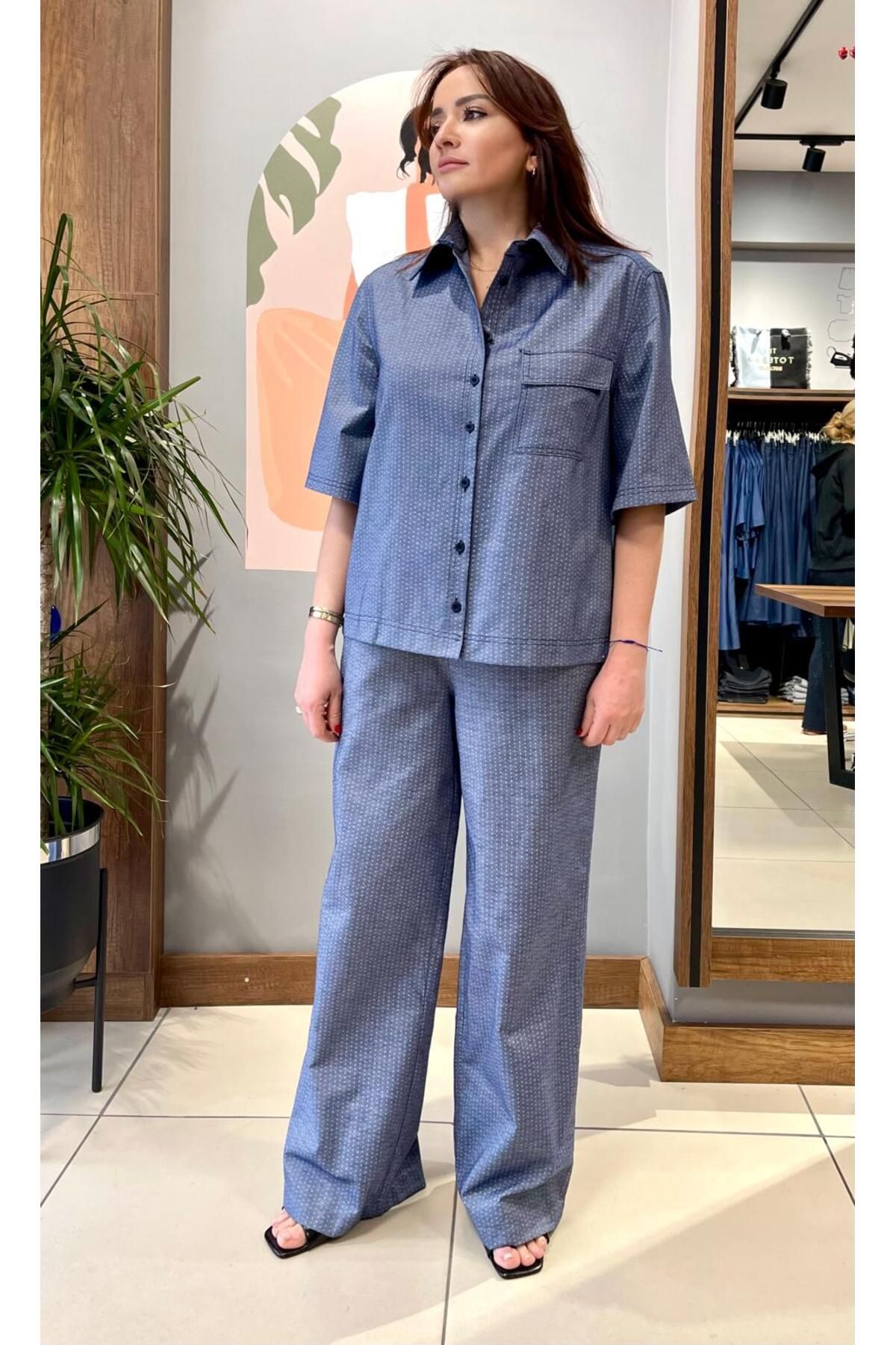 ARZU ÖZEL MODA ATÖLYESİ Şamre Desenli Kumaş 2li Takım Kısa Kol Gömlek ve Beli Lastikli ve Bağcıklı Pantolon.