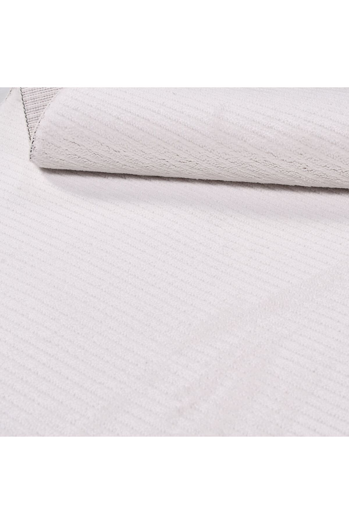 Piala Home Beyaz 10 mm Hav Yüksekliğinde Akrilik Halı