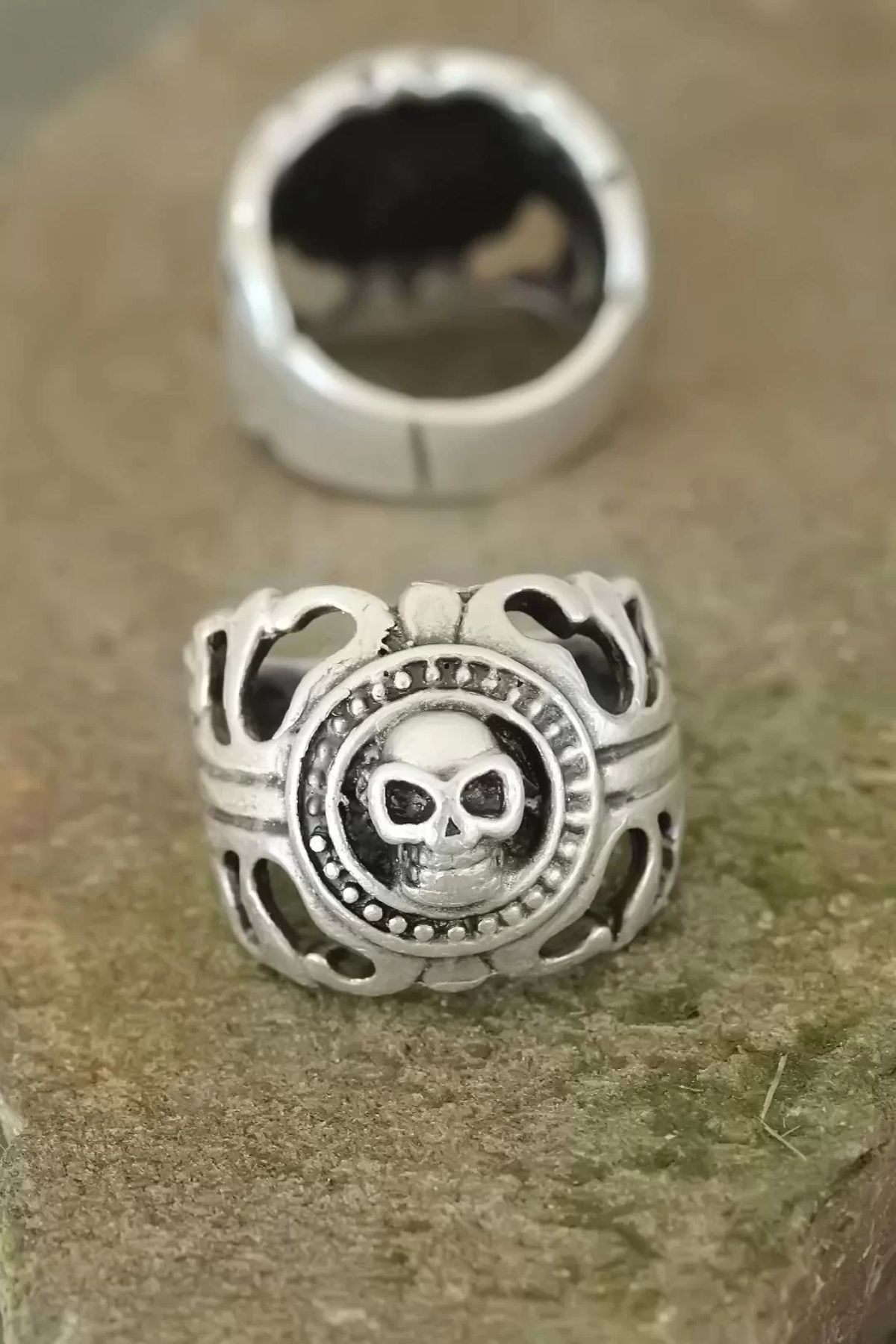 Moco Eskitme Gümüş Renk Metal Kuru Kafa Tasarım Ayarlamalı Erkek Yüzük