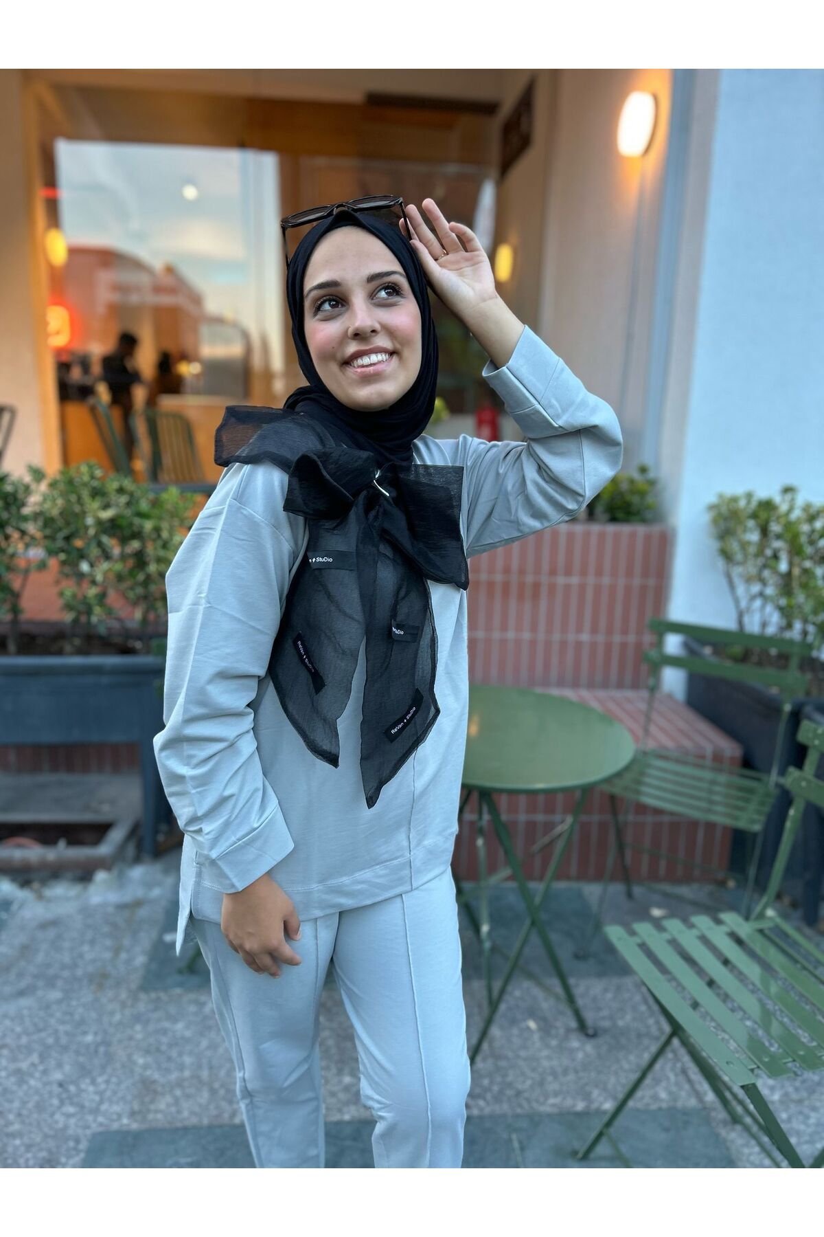 Meralles Fiyonk Detaylı Takım Elbise - T-shirt