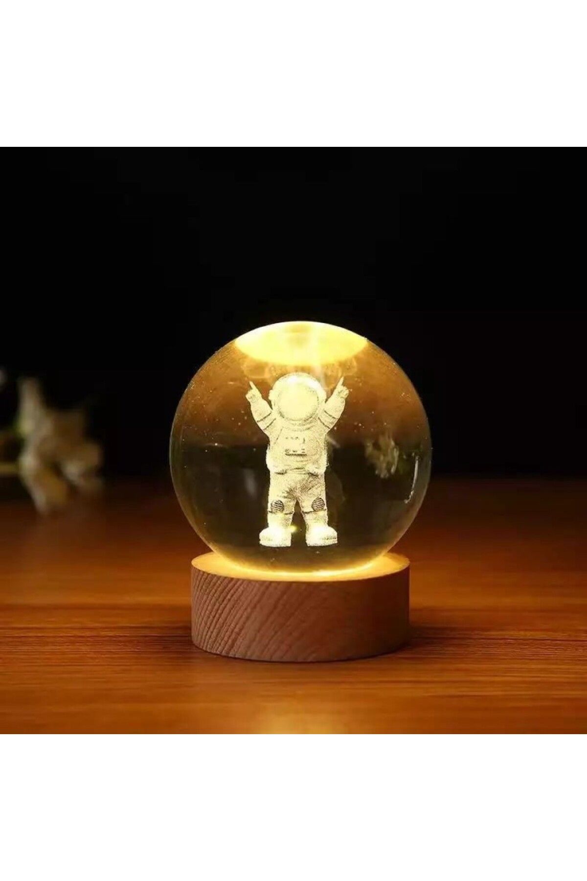 Skygo Dekoratif Astronot Tasarımlı Ahşap Altlıklı Işıklı Cam Küre Cam:6cm Ahşap:2cm