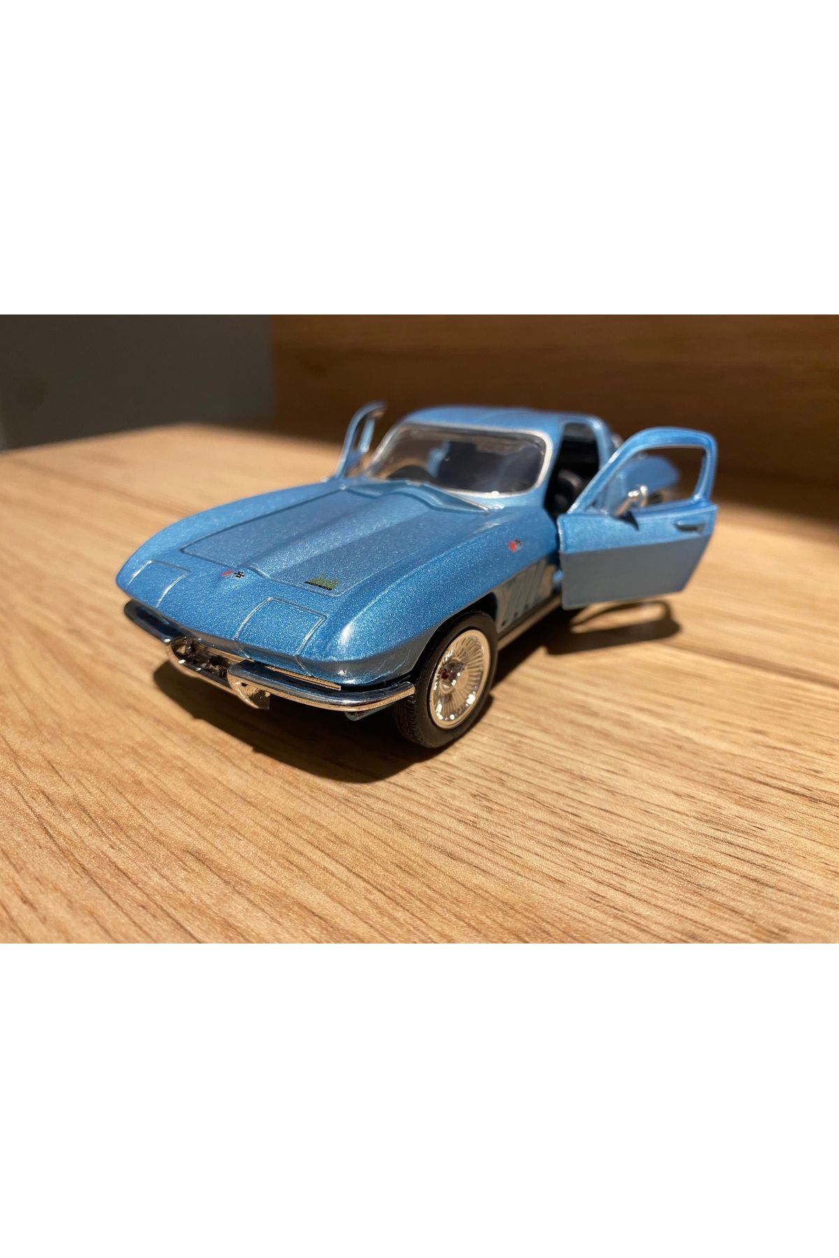 liss çarşı Klasik 1966 Chevrolet Corvette Koleksiyonluk 1:32 Model Araba Kaput ve Kapılar Açılan Marka Bandrol