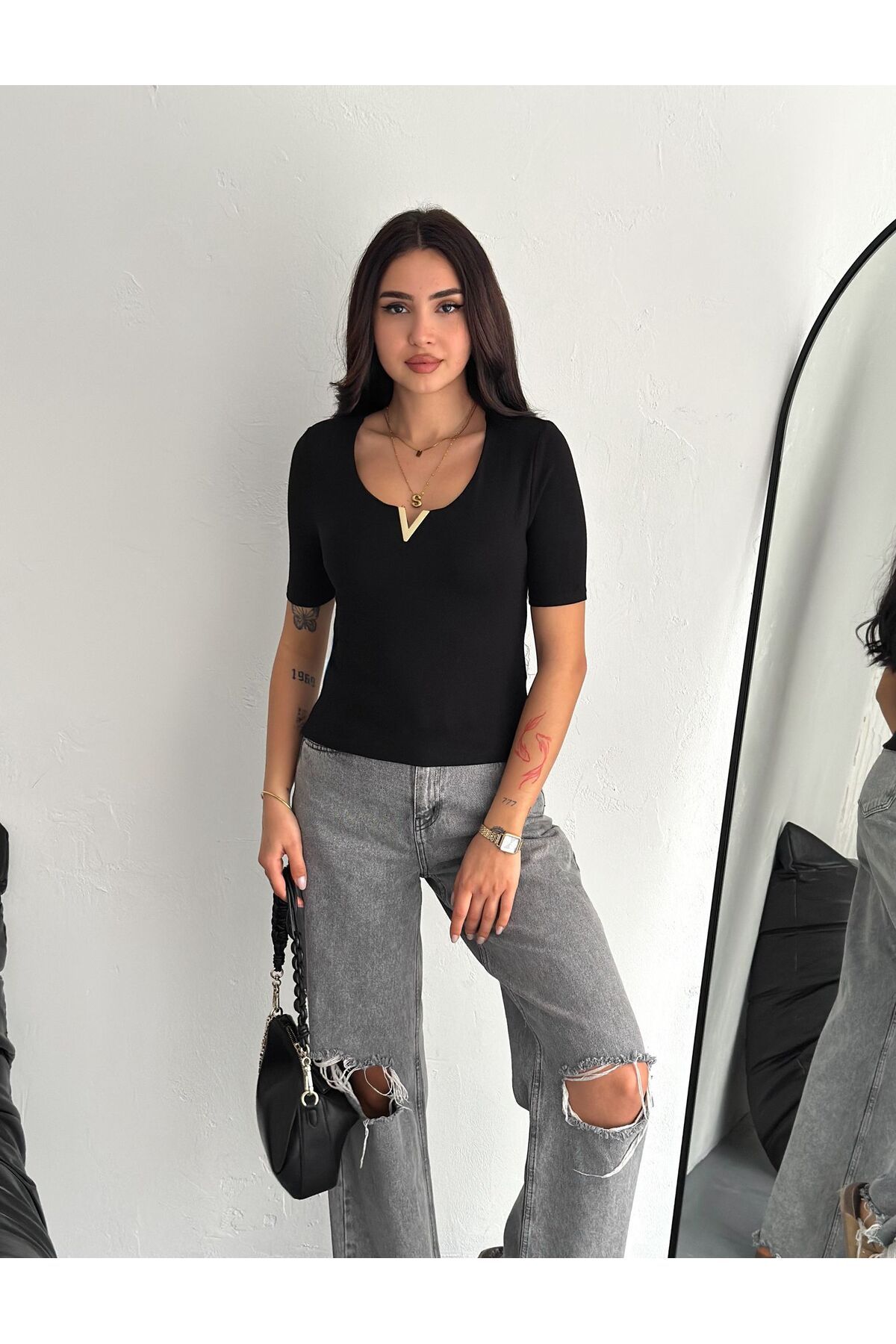 Noa Noa V Metal Detaylı Kısa Kollu Crop T-Shirt