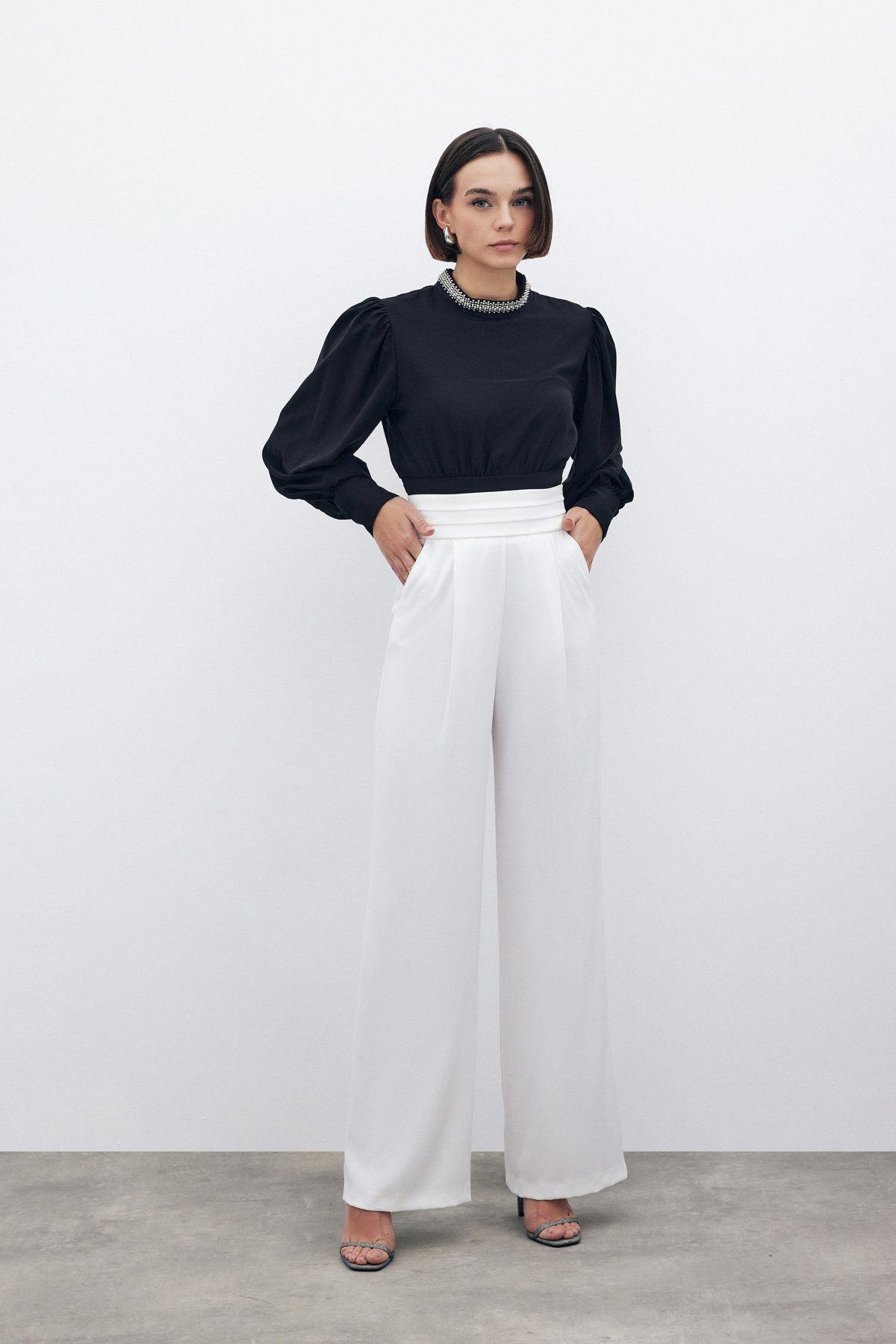 Sateen-Pantaloni cu talie și buzunare de culoare ecru 6