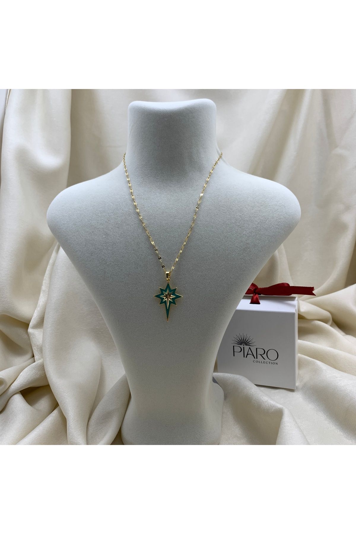 Piaro Collection Yeşil Yıldız Çelik Kolye