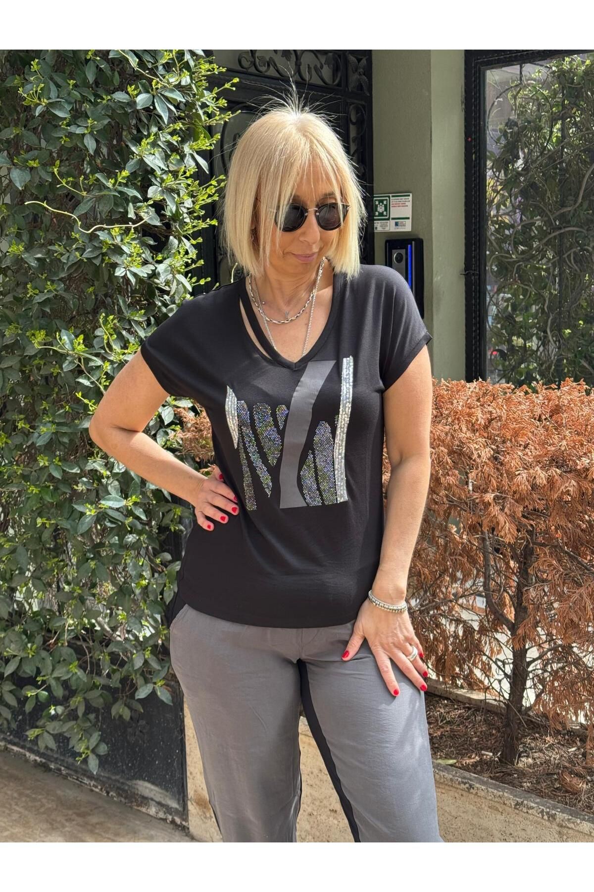 DAIDO Yaka Detaylı Taşlı Tshirt