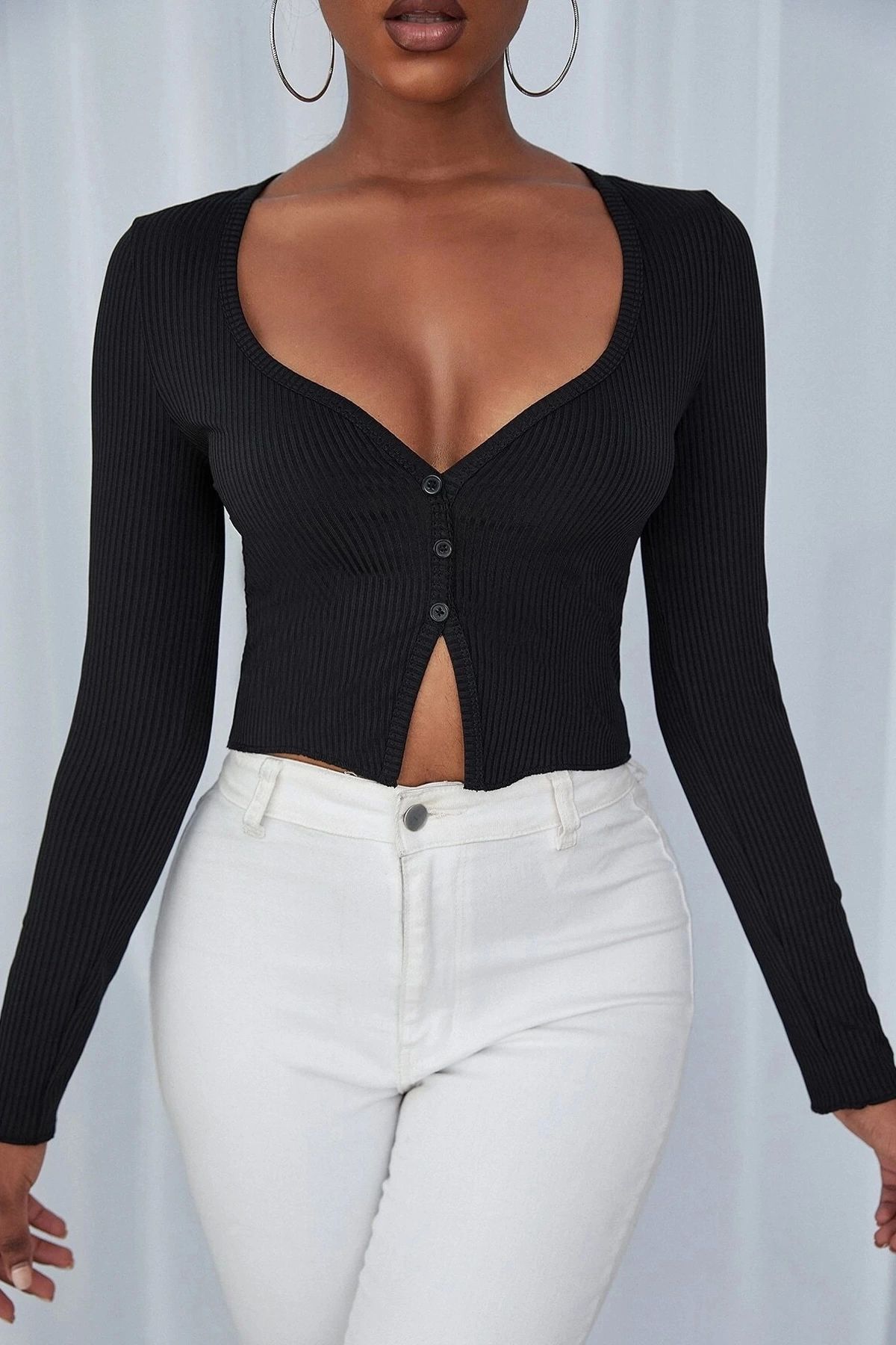 Nemere Kadın Siyah Uzun Kollu Düğmeli Göğüs ve Göbek Dekolteli Crop Top Bluz
