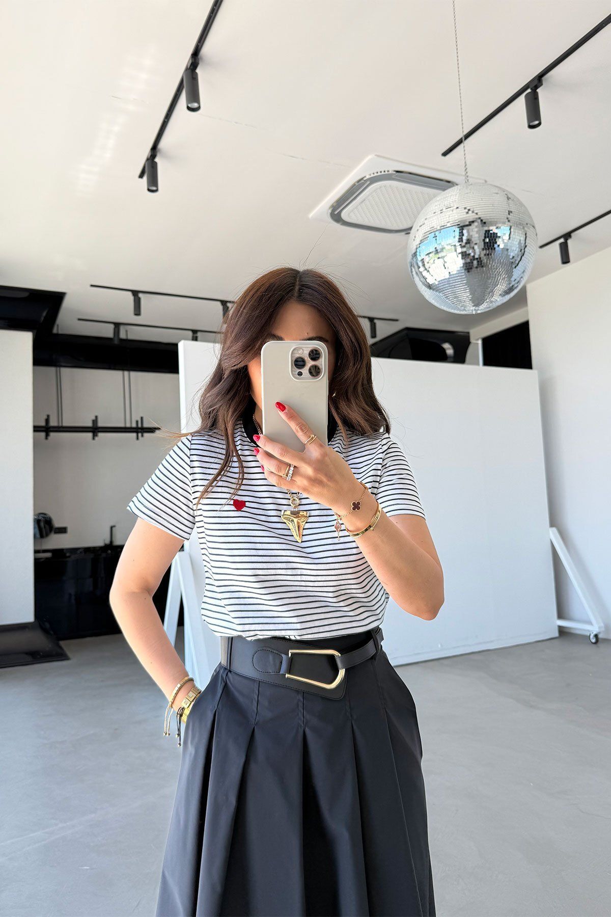 Özge Özgenç Çizgili Kalp Nakışlı Tshirt