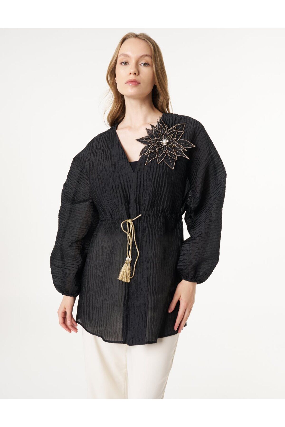 Kayra Çiçek Aplikeli Jakarlı Kimono Siyah