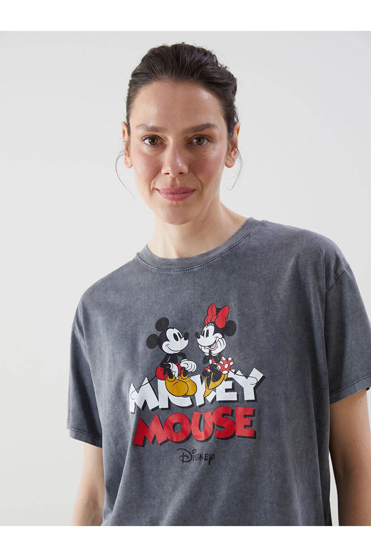 LC Waikiki Bisiklet Yaka Mickey ve Minnie Mouse Baskılı Kadın Tişört