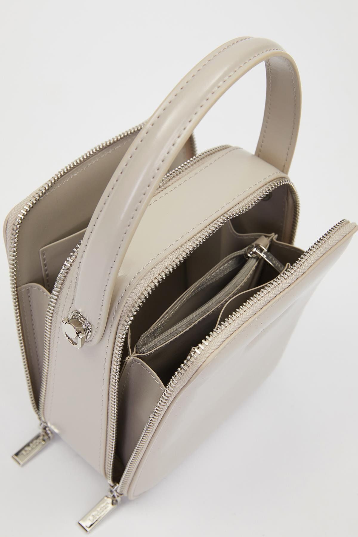 Levidor-Gray Rectangular Model Shoulder Bag 4