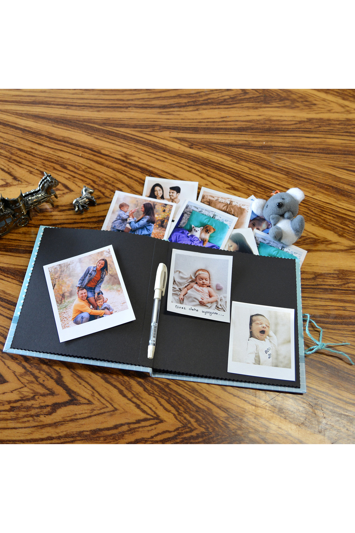 Nobbystar Uykucu Erkek Bebek Anı Defteri ve Fotoğraf Albümü – Beyaz Kalem + 2 Adet Sticker Hediyeli fotoğrafı 4 (önizleme)