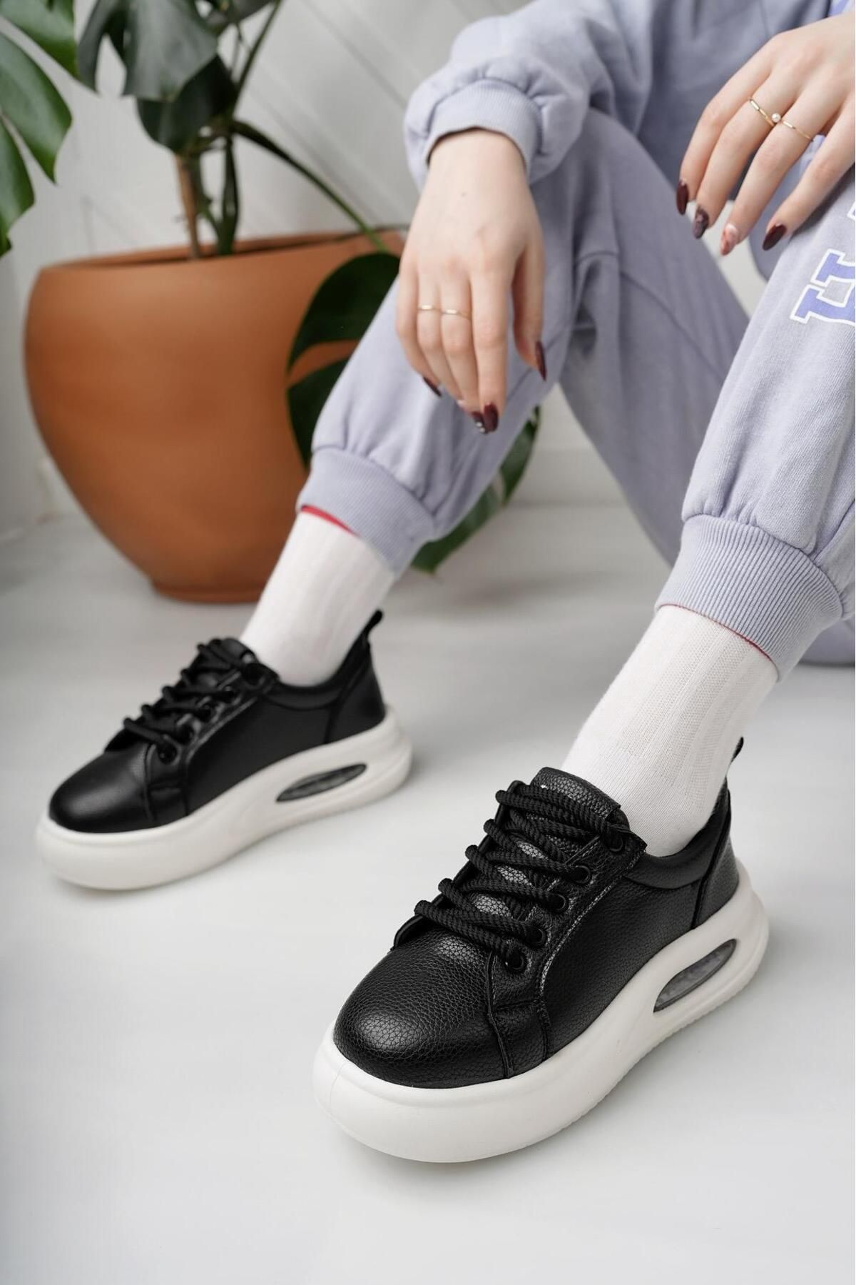Nesil Shoes Dvm 5750 Siyah Beyaz Havalı Taban Kadın Sneakers