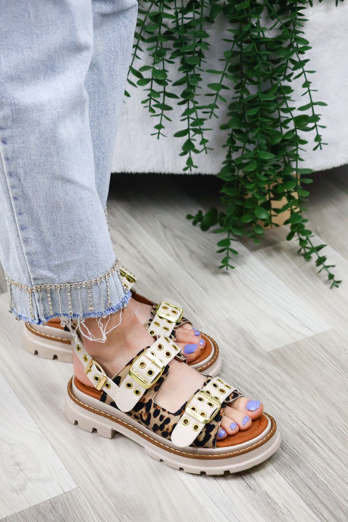asmi shoes Kadın Leopar Desenli Kapsül Detayllı Sandelet