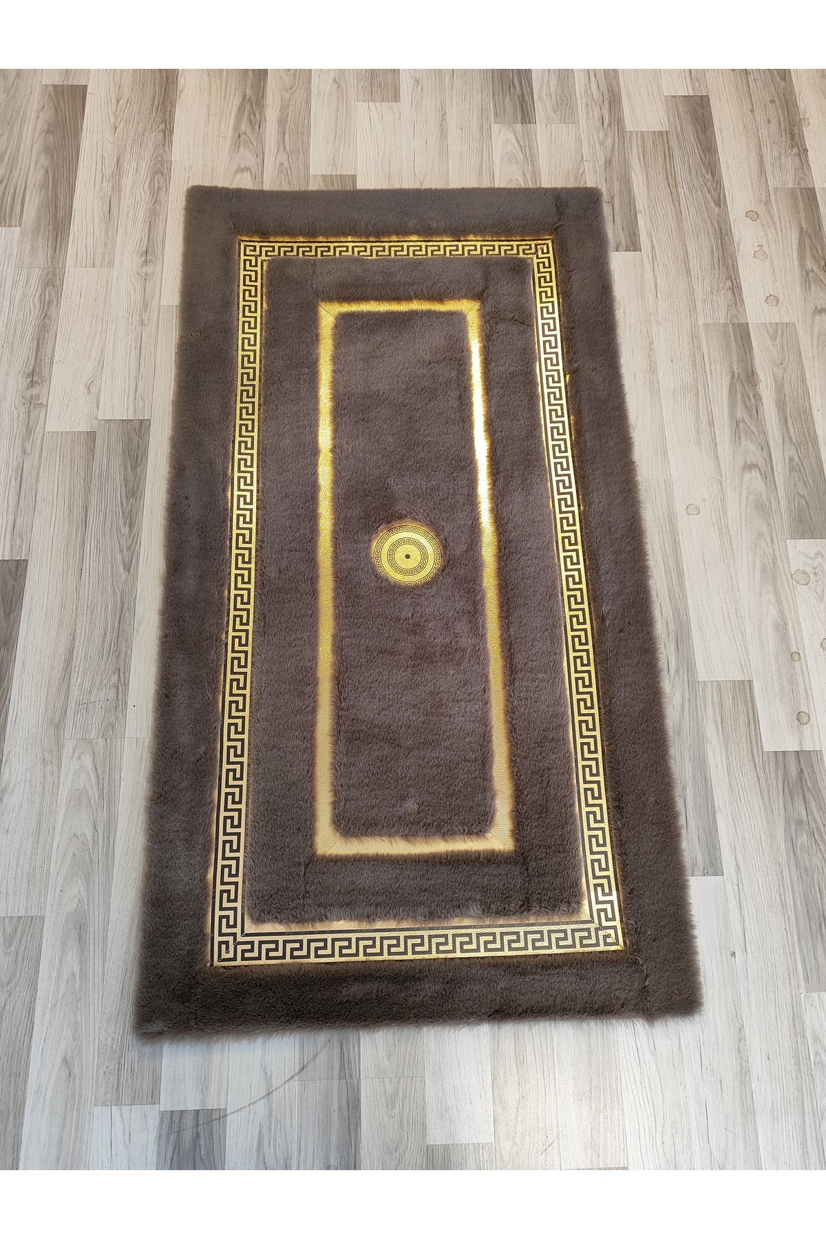 KuzeyCarpet açık kahve renkli gold varakli peluş halı