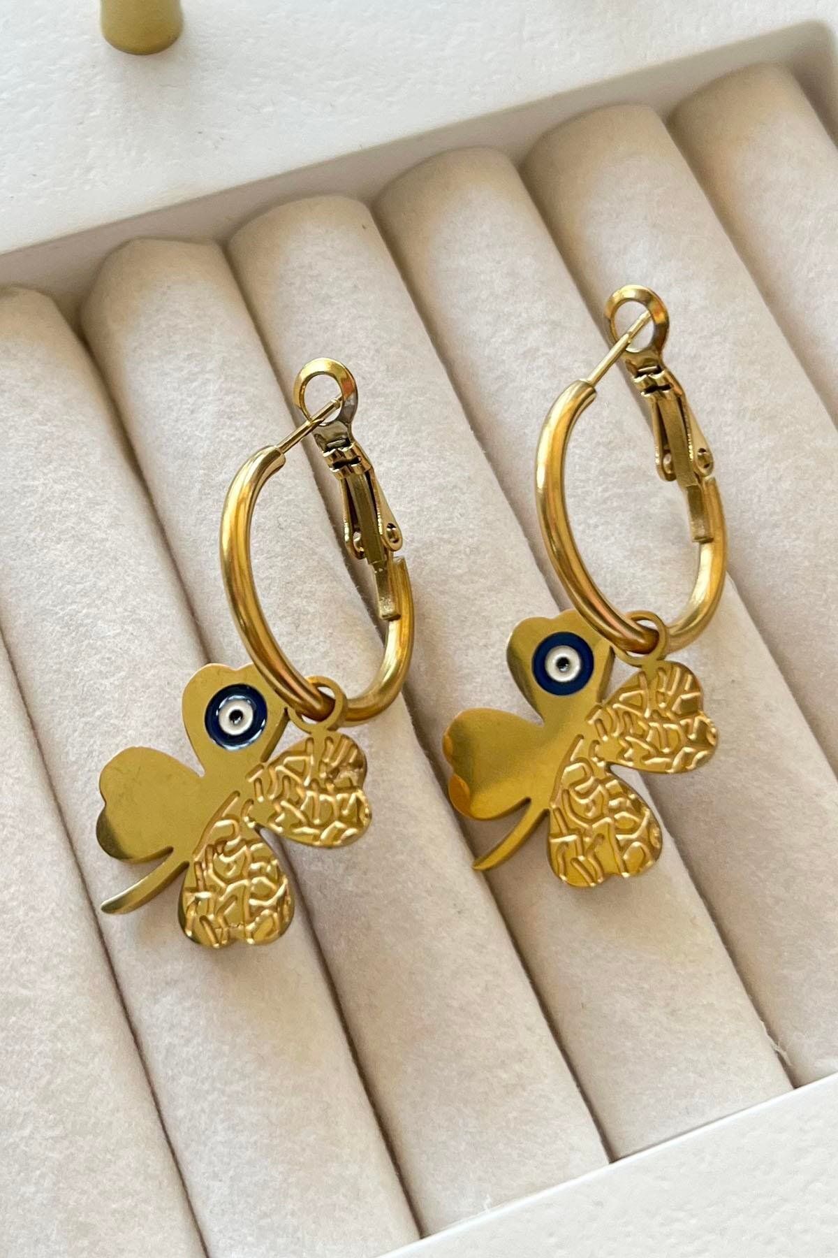TAKIŞTIR Altın Renk Yonca Figürlü Çelik Küpe (Çift)