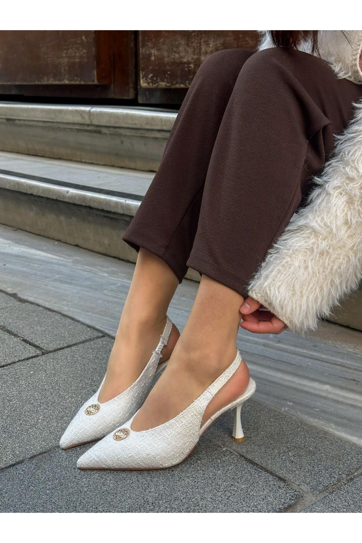ERVANIN BUTİĞİ Beyaz Tüvit (Carrie) Gold Toka Detaylı Kadın Stiletto