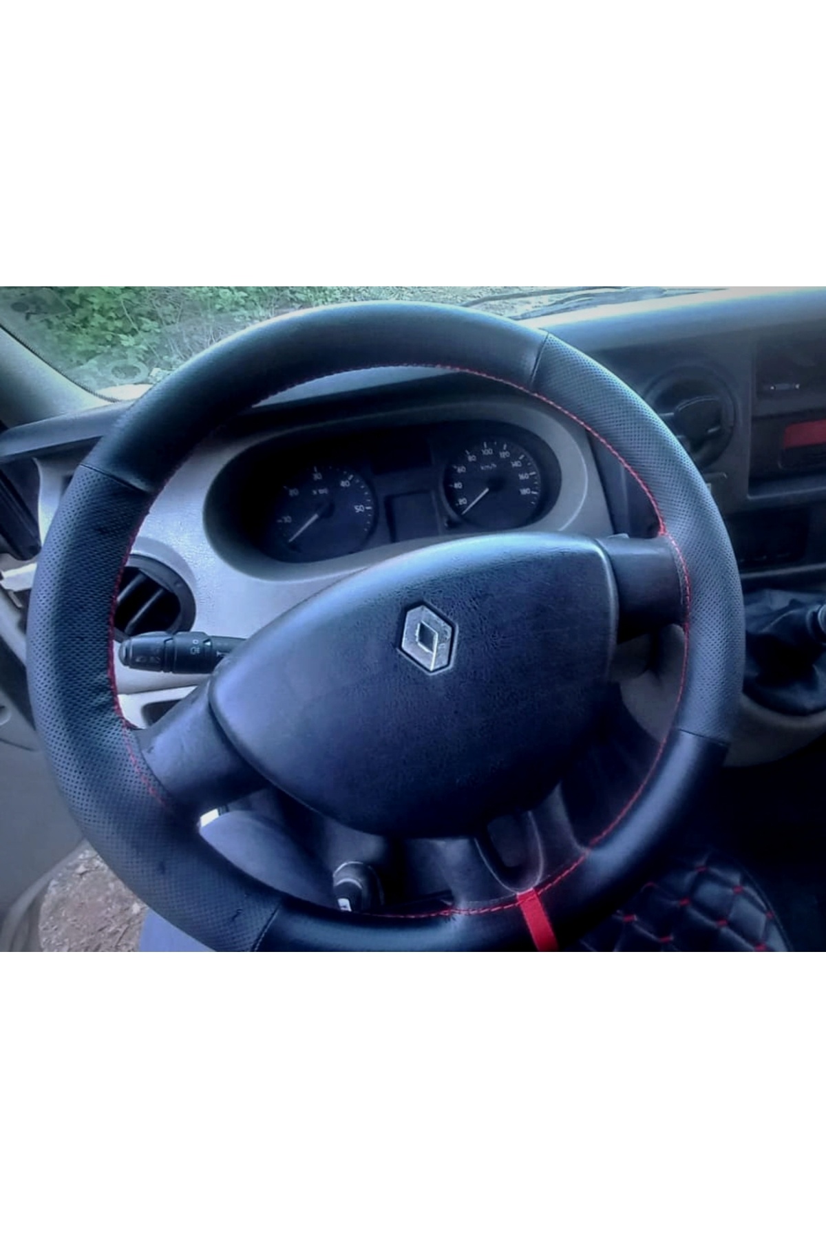 DİKİŞLİ DİREKSİYON KILIFI SİYAH DERİ NOKTALI DERİ KIRMIZI YÜZÜK / DİKİŞLİ RENAULT MASTER İÇİN
