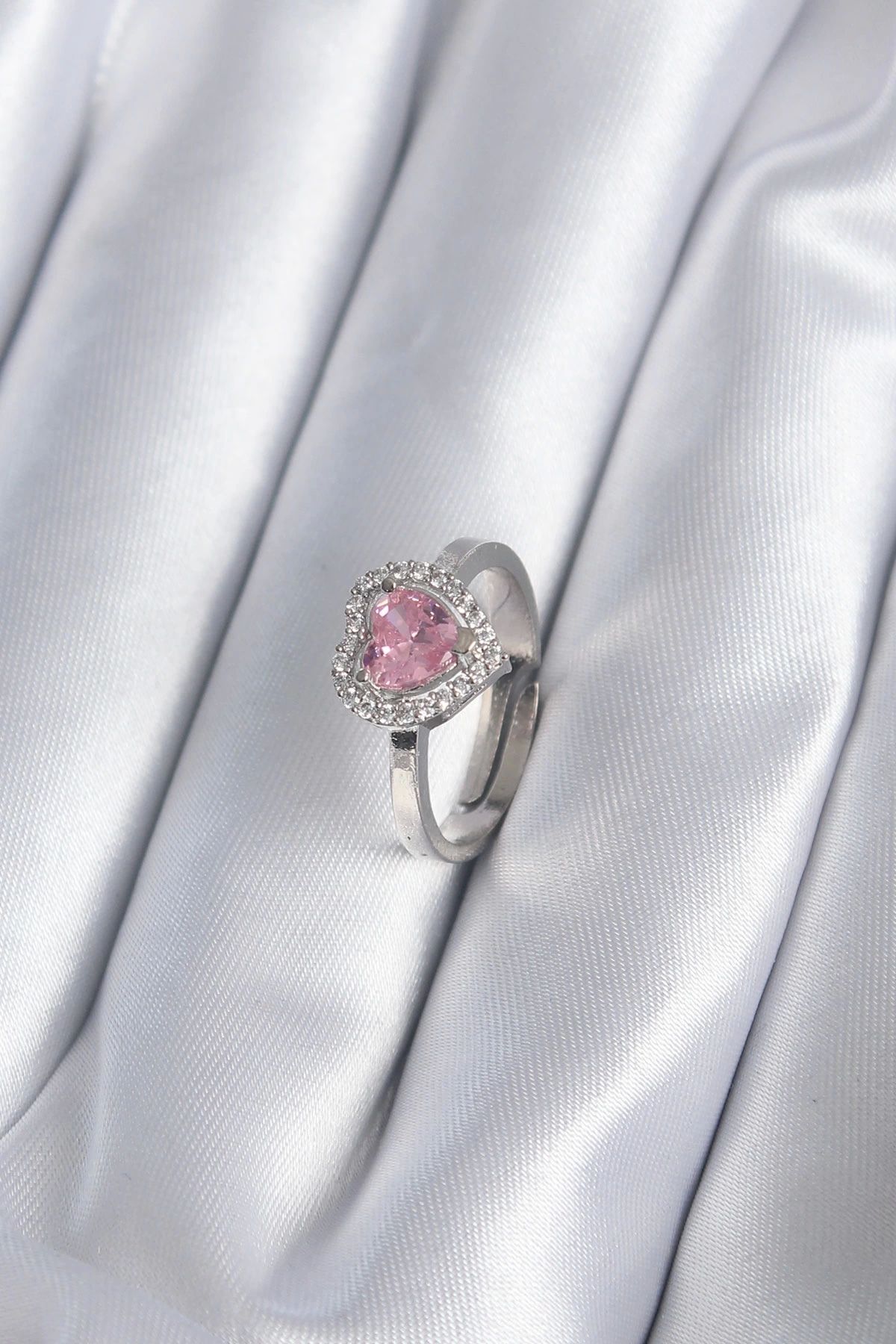 Clariss Pirinç Gümüş Renk Pembe Zirkon Taşlı Charm Model Kadın Yüzük