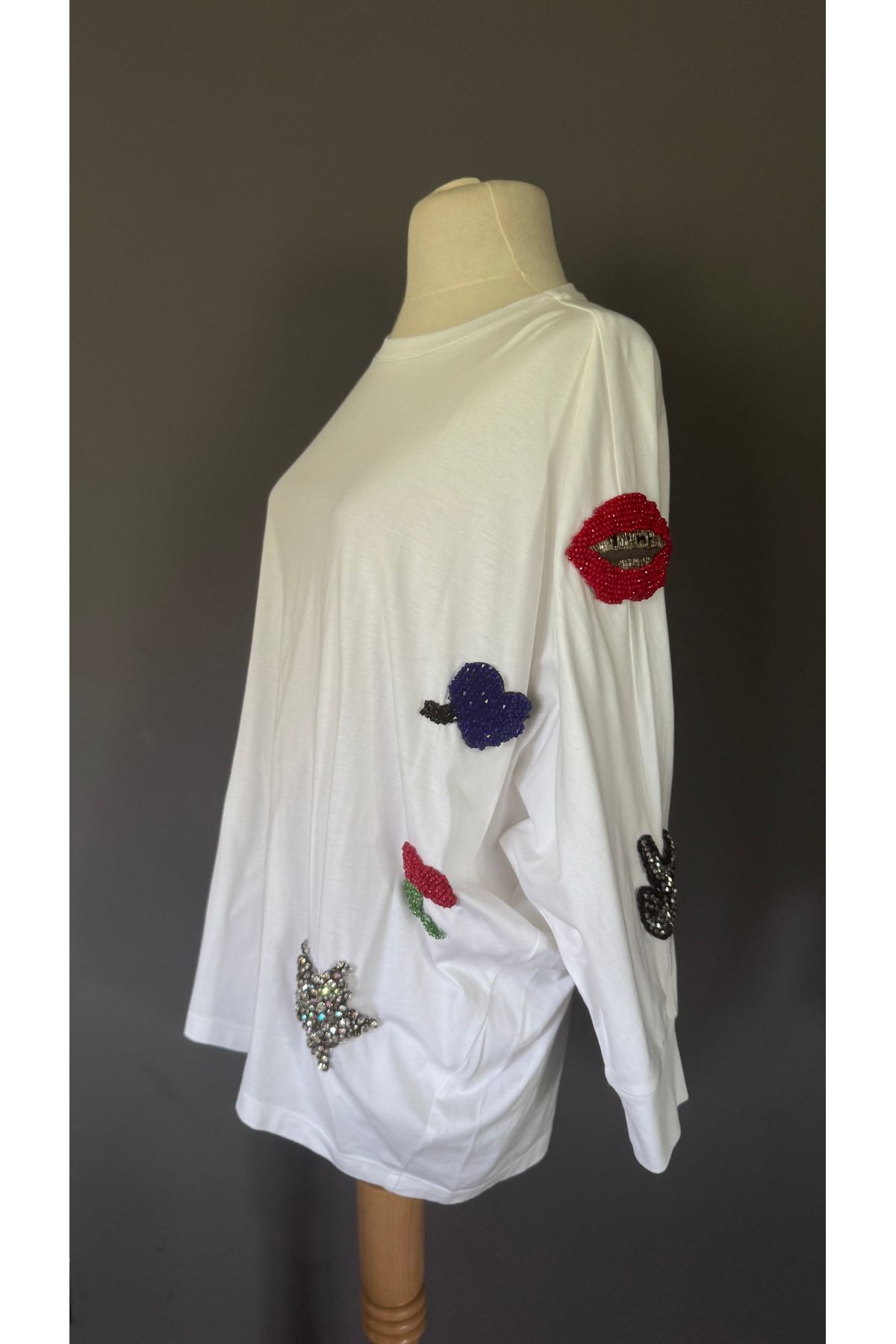 Kübra Tekin Boncuk İşlemeli Tasarım Sweatshirt