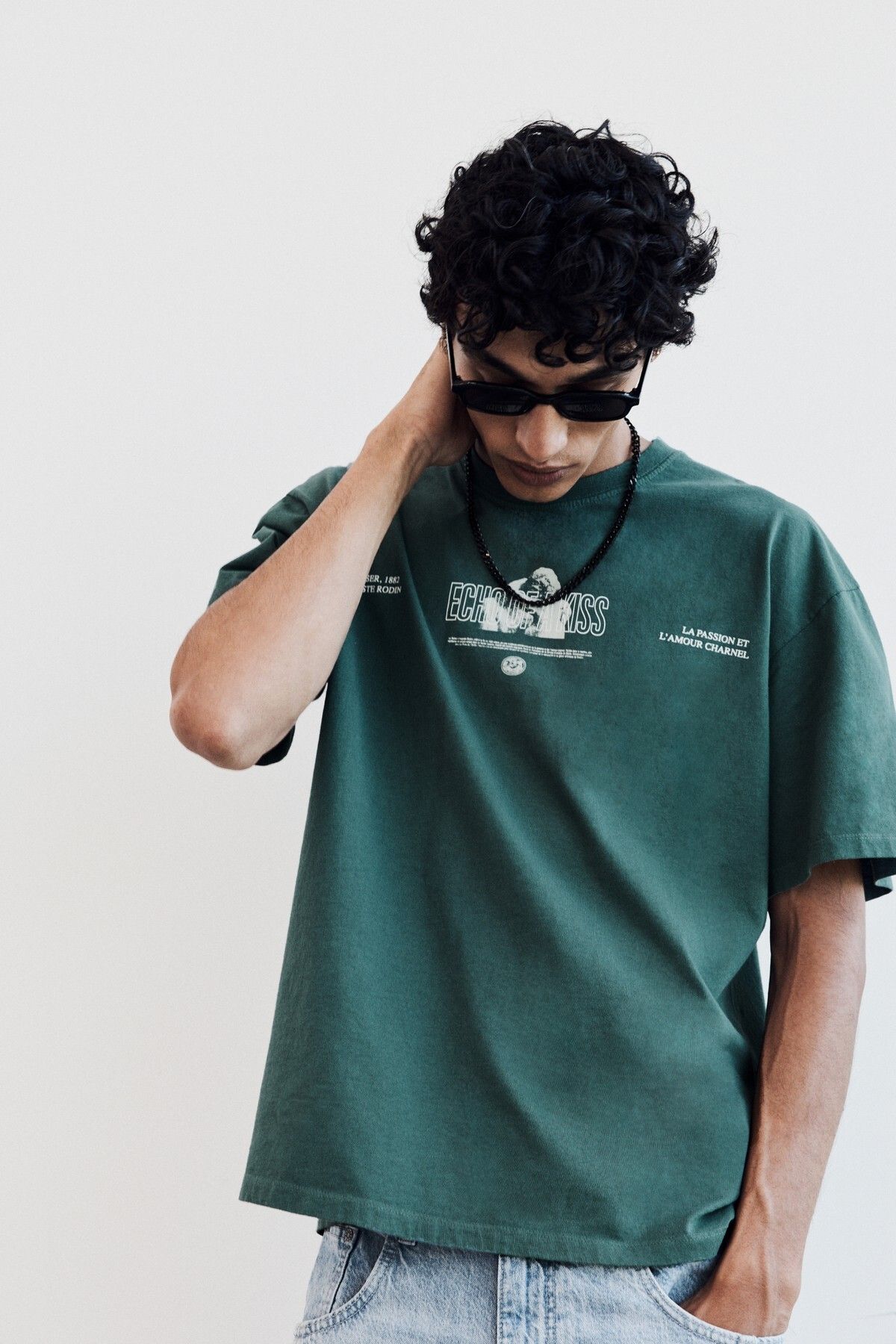 Pull & Bear Le Baiser grafik baskılı t-shirt