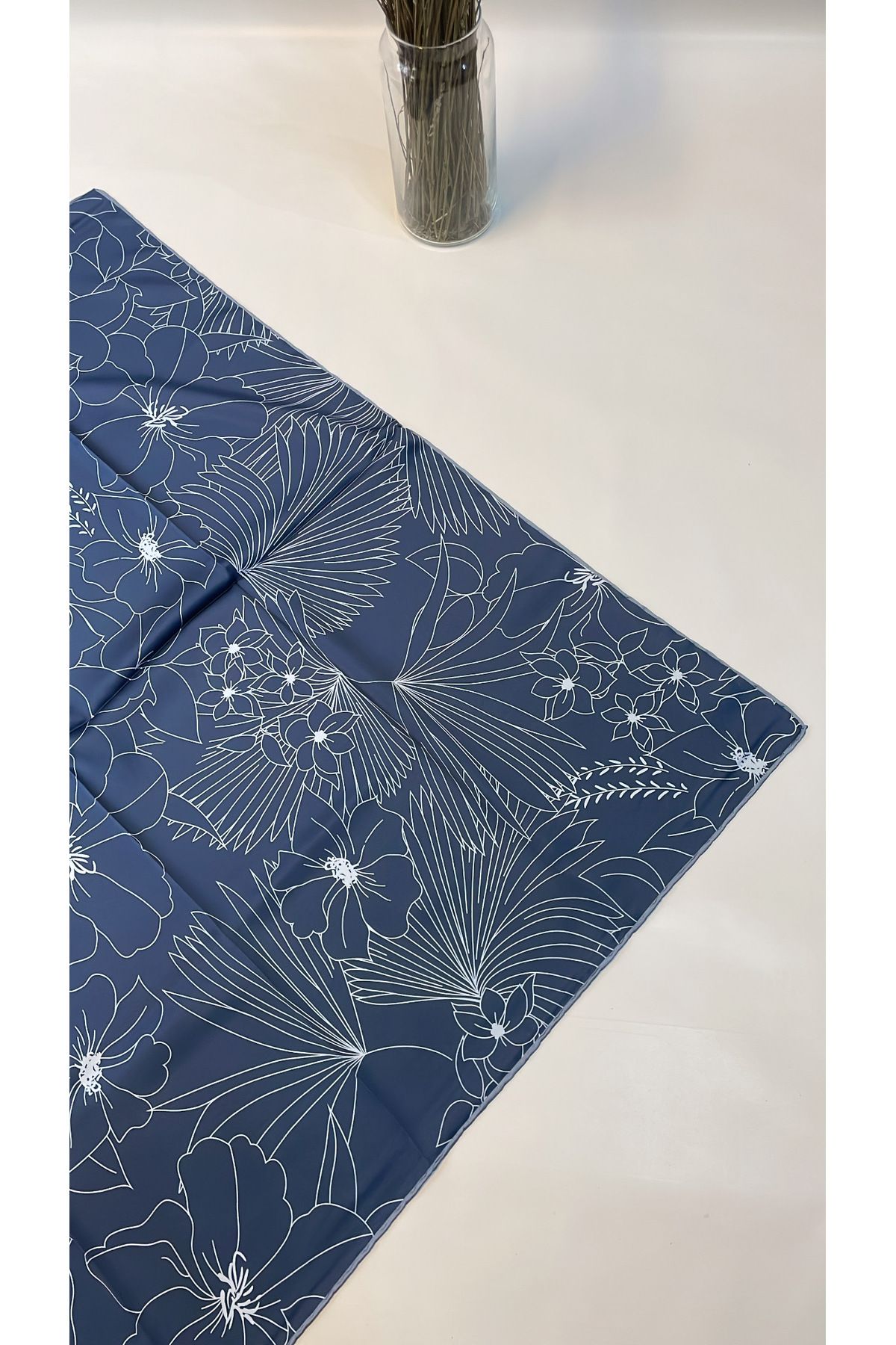 Onur Eşarp -Yeni Ürün Piramit Luxer İki Renkli İpek Görünümlü Rayon Kumaş Çizgi Çiçek Desenli Moda Mağaza