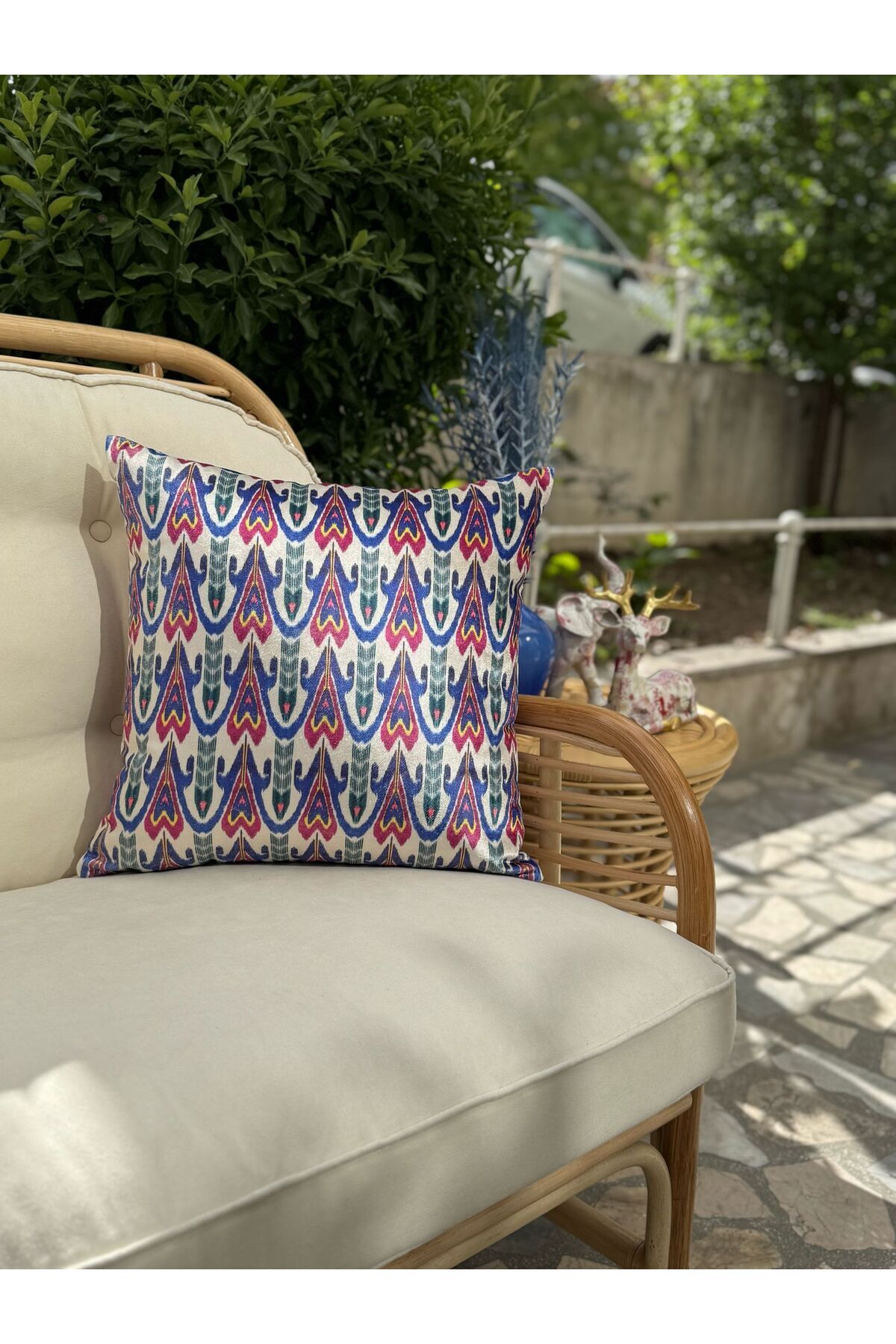 conthes İkat Görünümlü Kadife 45×45 Kare Dekoratif Kırlent Kılıfı