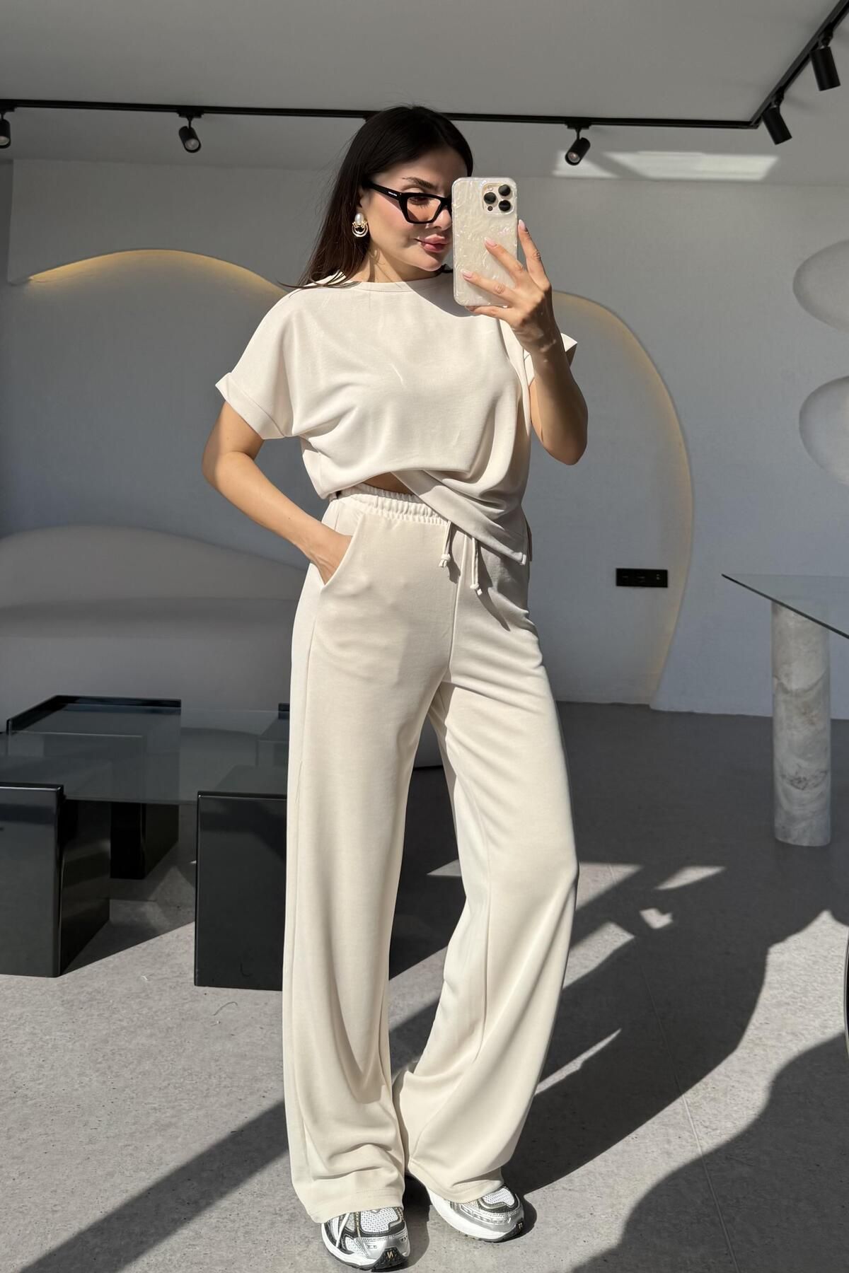 Gizem Ecemiş William Krem Yarım Kollu Modal Takım